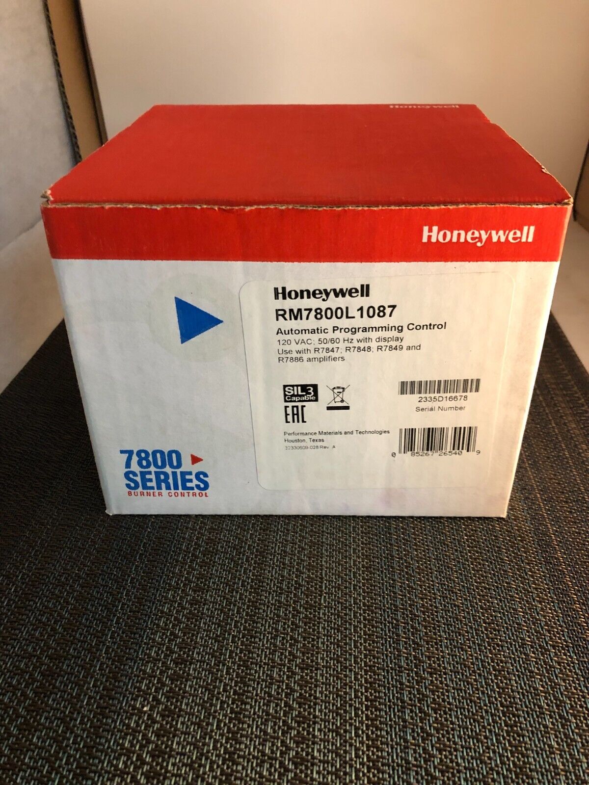 Honeywell RM7800L1087 Burner Control NEW Original Packing