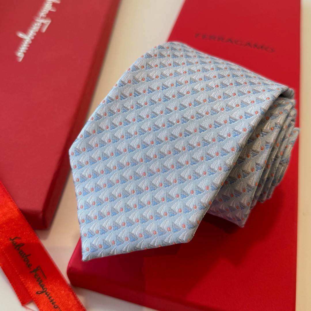 NWT Men\'s Luxury Ferragamo Silk Tie Executive Business Formal NWT Men\'s Luxury Ferragamo Silk Tie Executive Business Formal