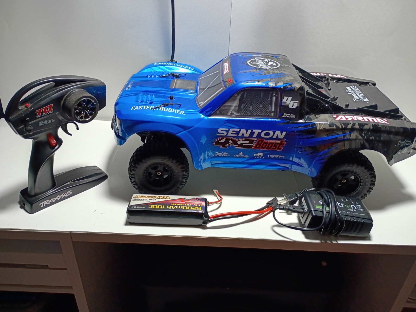 Arrma Senton 2wd Vxl 3s With 3s Lipo And Charger. Rtr Excellent Shape.