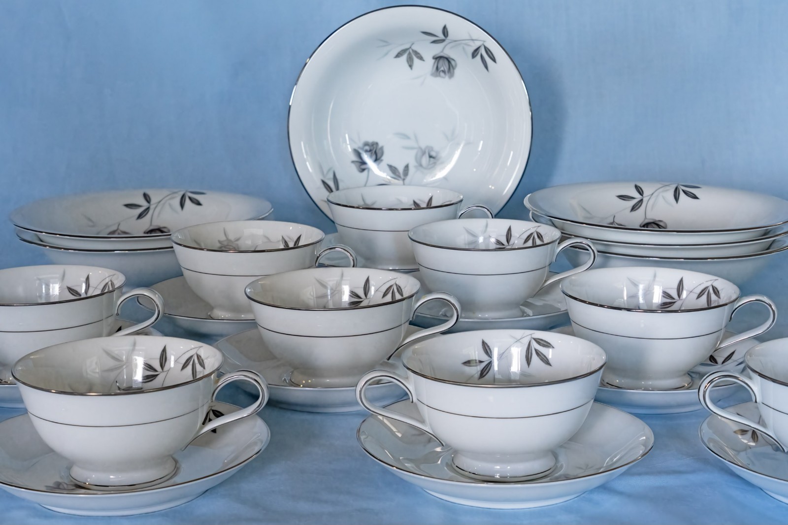 Beautiful Noritake Rosamor Dinnerware Collection. 26 Pieces. Vintage. Japan 