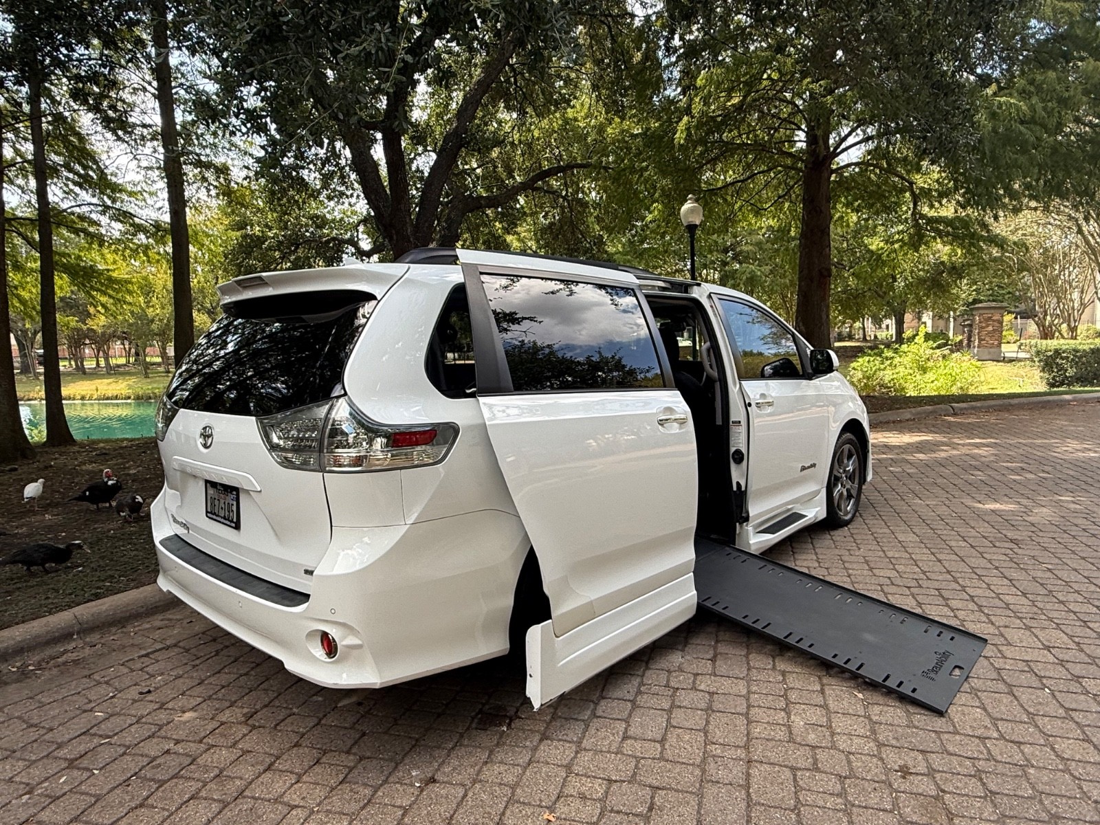 2019 Toyota Sienna Handicap van wheelchair accessible 2019 Toyota Sienna Handicap van wheelchair accessible