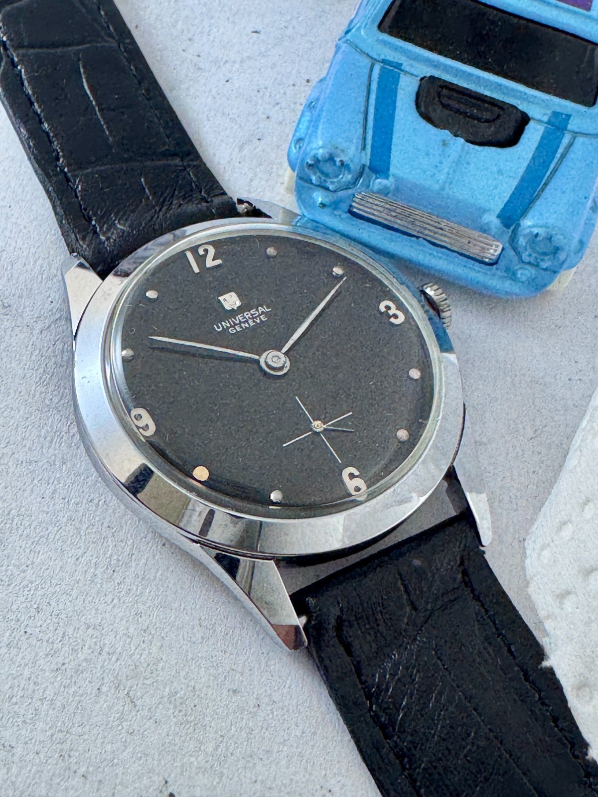 VINT Universal Geneve   black   dial  wind up  cal 262 swiss  ca 55 NO RESERVE