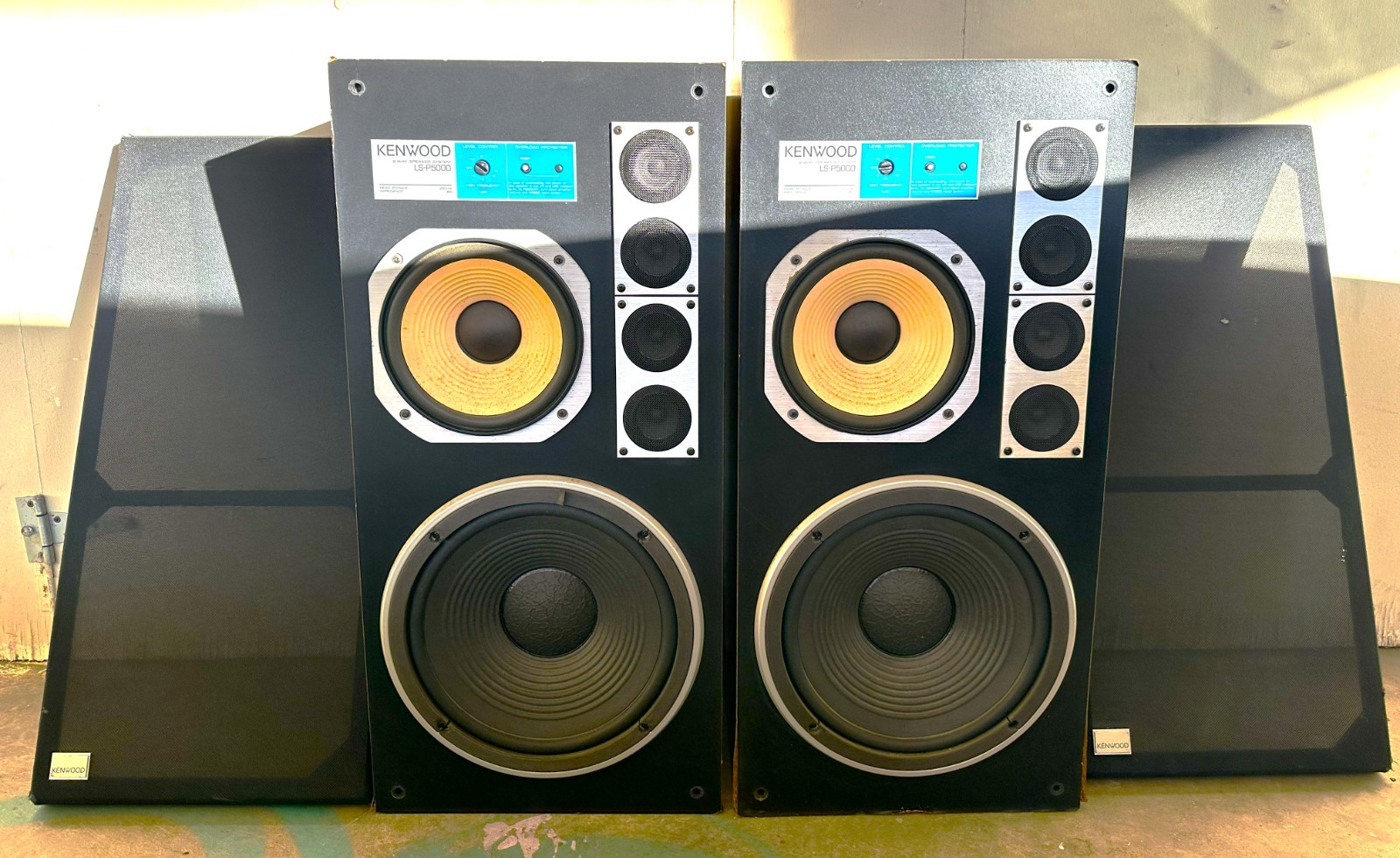 VINTAGE 1983 KENWOOD 2 WAY SPEAKEERS SYSTEM LS-P5000 MADE IN JAPAN. VINTAGE 1983 KENWOOD 2 WAY SPEAKEERS SYSTEM LS-P5000 MADE IN JAPAN.