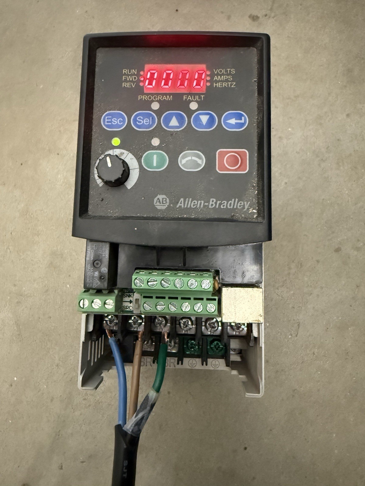 Allen Bradley Powerflex 4 Adjustable Frequency AC Drive 22A-B8P0N104 - Powers On