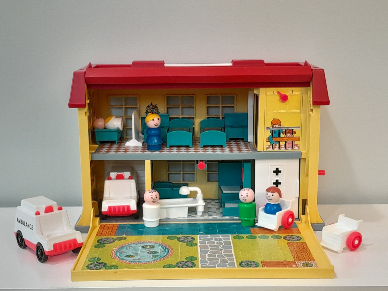 Vtg 1976 Little People Children's Hospital #931 Near Complete w/ Screen + Extras Vtg 1976 Little People Children's Hospital #931 Near Complete w/ Screen + Extras