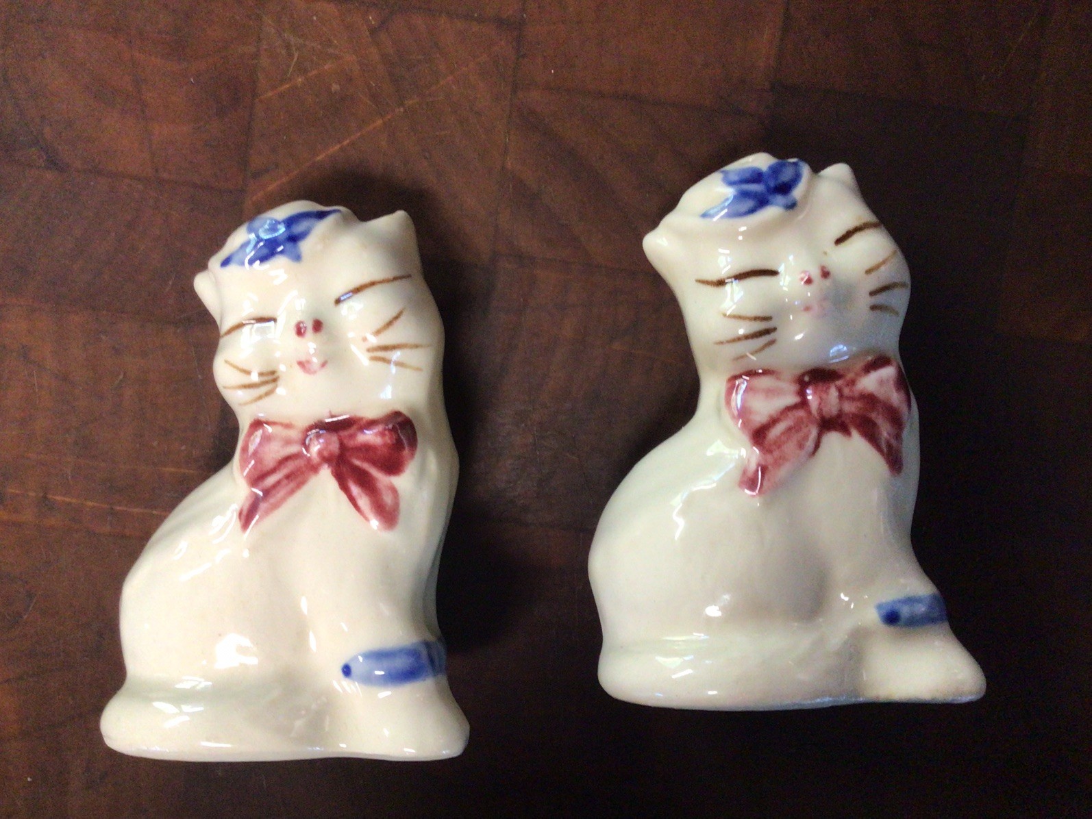 Vintage Shawnee Cat Salt & Pepper Shakers Winking Kitty Bow Ceramic Collectible