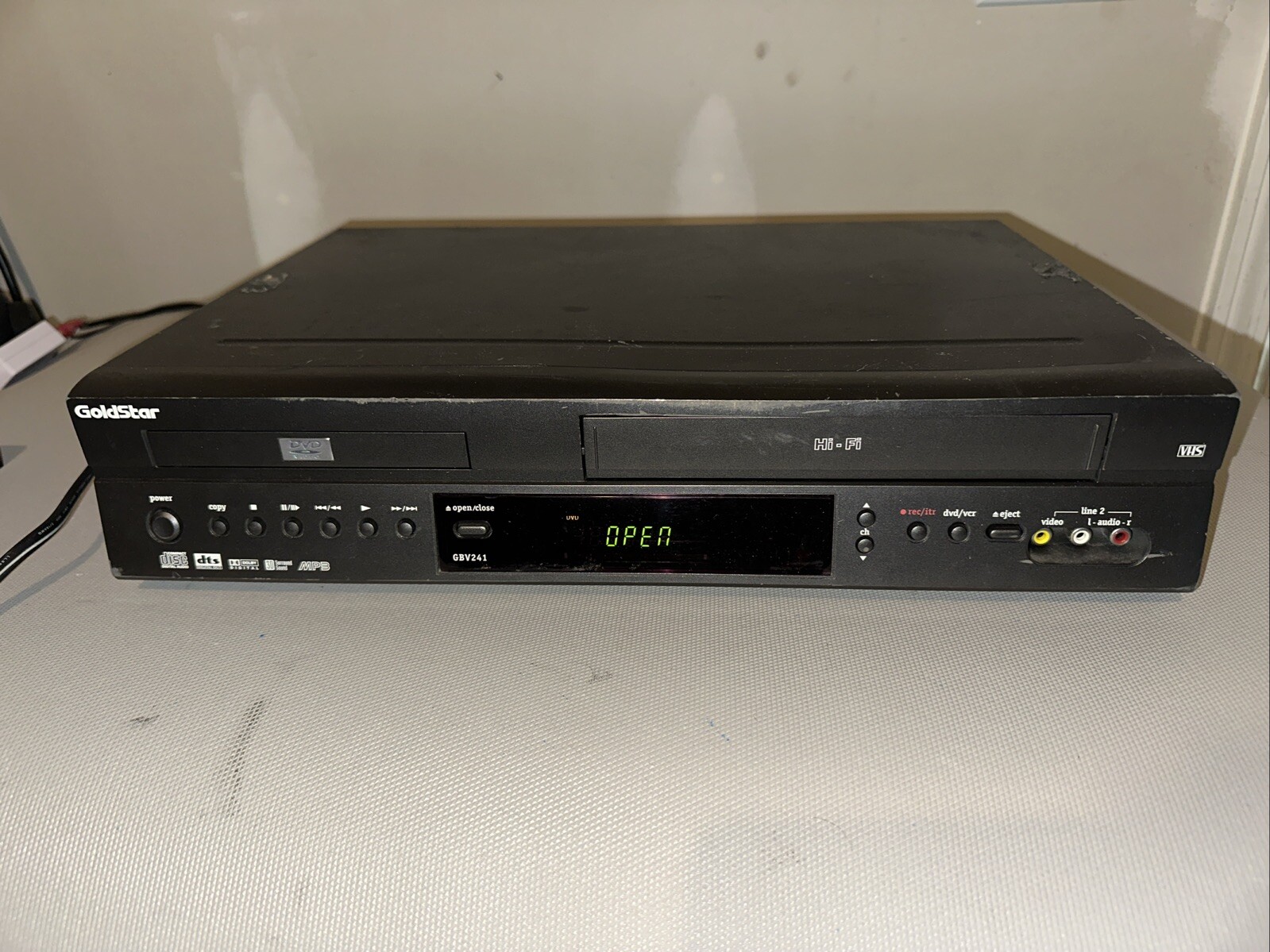 GOLDSTAR GBV241 Combo DVD VHS VCR Tested *DVD TRAY STUCK* GOLDSTAR GBV241 Combo DVD VHS VCR Tested *DVD TRAY STUCK*