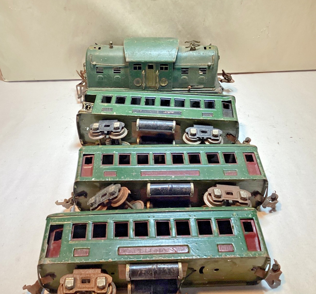 Vintage Lionel prewar center cab #254 0-4-0 passenger cars #610 #610 #612 Vintage Lionel prewar center cab #254 0-4-0 passenger cars #610 #610 #612