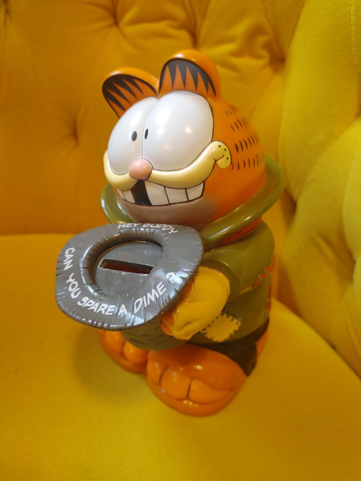 VINTAGE 1978 ENESCO GARFIELD PIGGY BANK - HEY BUDDY CAN YOU SPARE A DIME? RARE VINTAGE 1978 ENESCO GARFIELD PIGGY BANK - HEY BUDDY CAN YOU SPARE A DIME? RARE