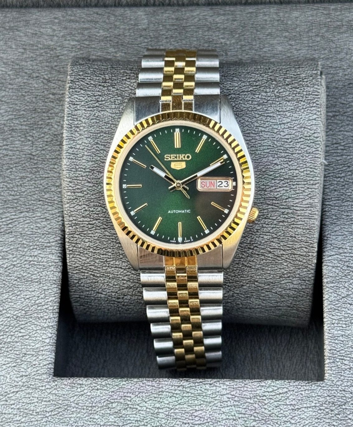 Vintage Seiko 5 Automatic – Two-Tone Dark Green Dial Fluted Bezel (7009 Caliber Vintage Seiko 5 Automatic – Two-Tone Dark Green Dial Fluted Bezel (7009 Caliber