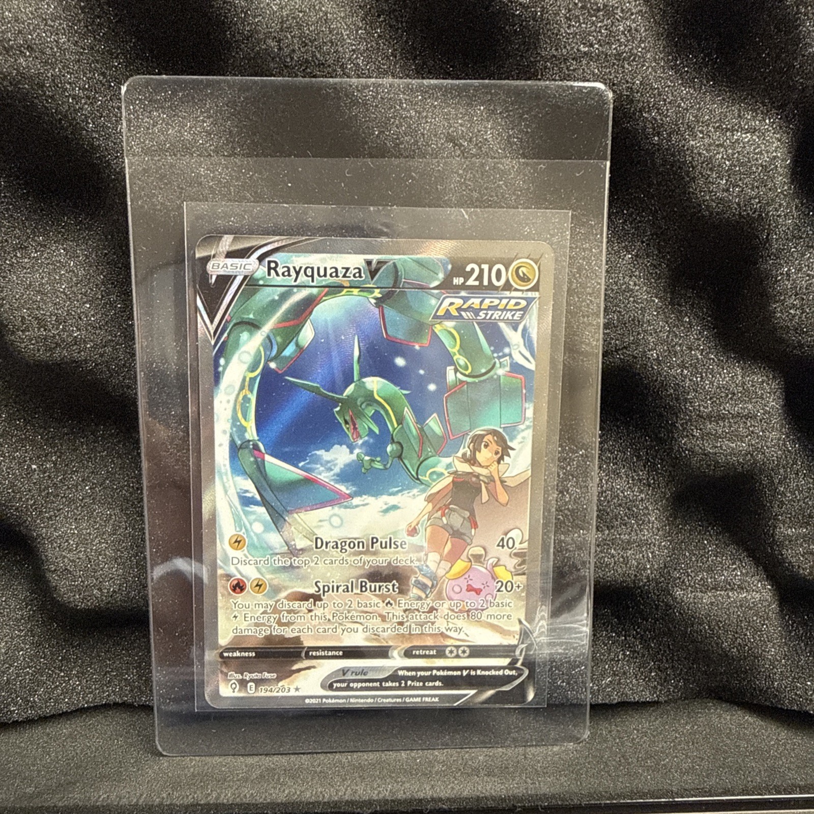 Rayquaza V 194/203 SWSH07 Evolving Skies Ultra Rare Full Art Holo EN 210HP Rayquaza V 194/203 SWSH07 Evolving Skies Ultra Rare Full Art Holo EN 210HP