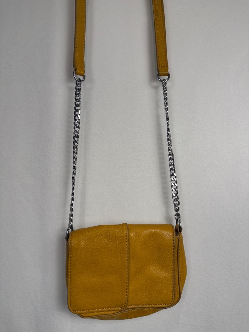 ✨Neiman Marcus Leather Chain Link Crossbody Coin Purse Mustard Yellow
