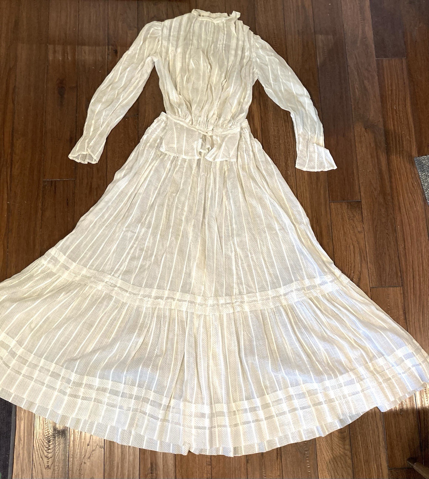 Vintage 1900s 1910s Victorian 2 pc dress thin cotton w dots pin tucks W 22 Vintage 1900s 1910s Victorian 2 pc dress thin cotton w dots pin tucks W 22