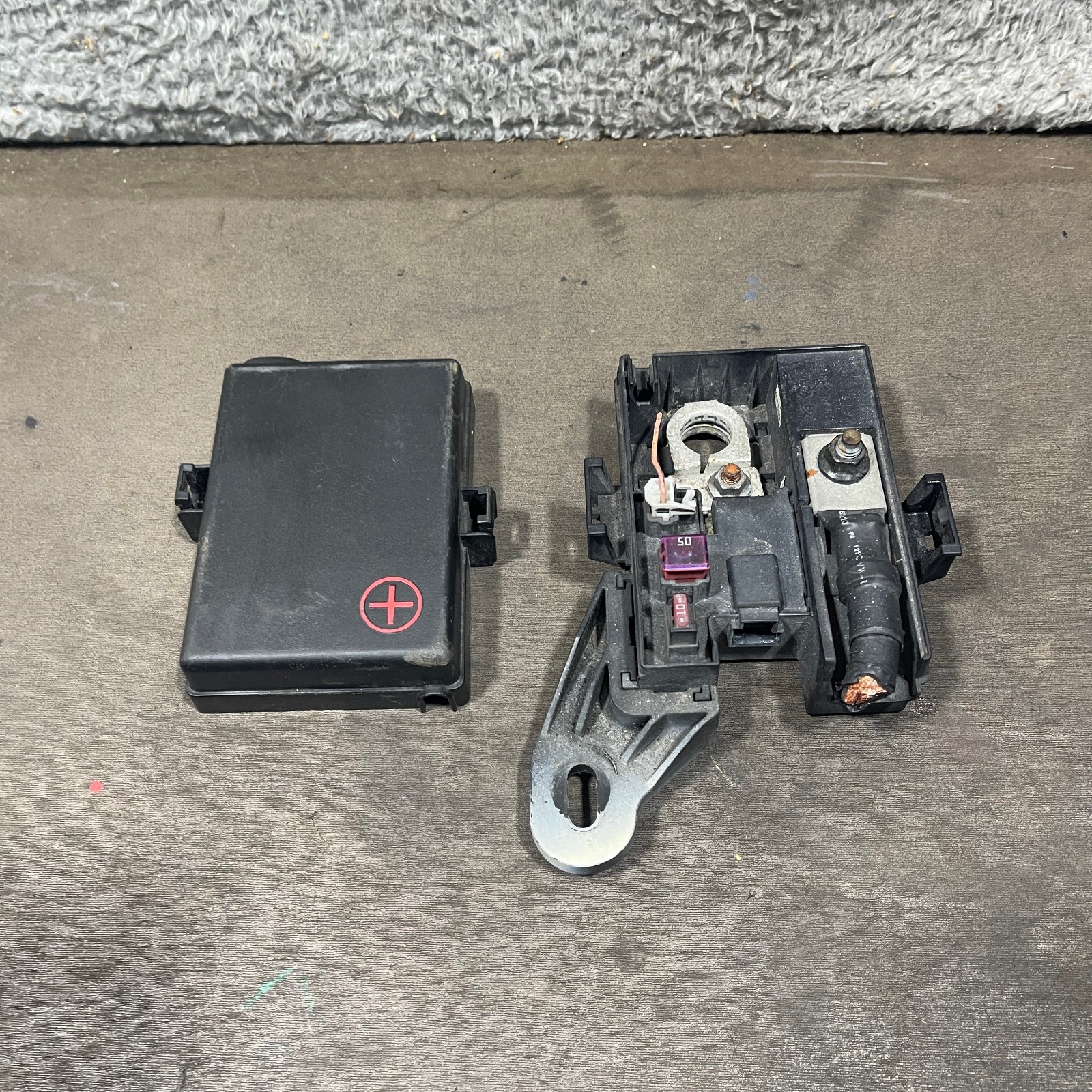 2009-2016 Hyundai Equus Genesis Battery Terminal Junction Box Wire Fuse OEM