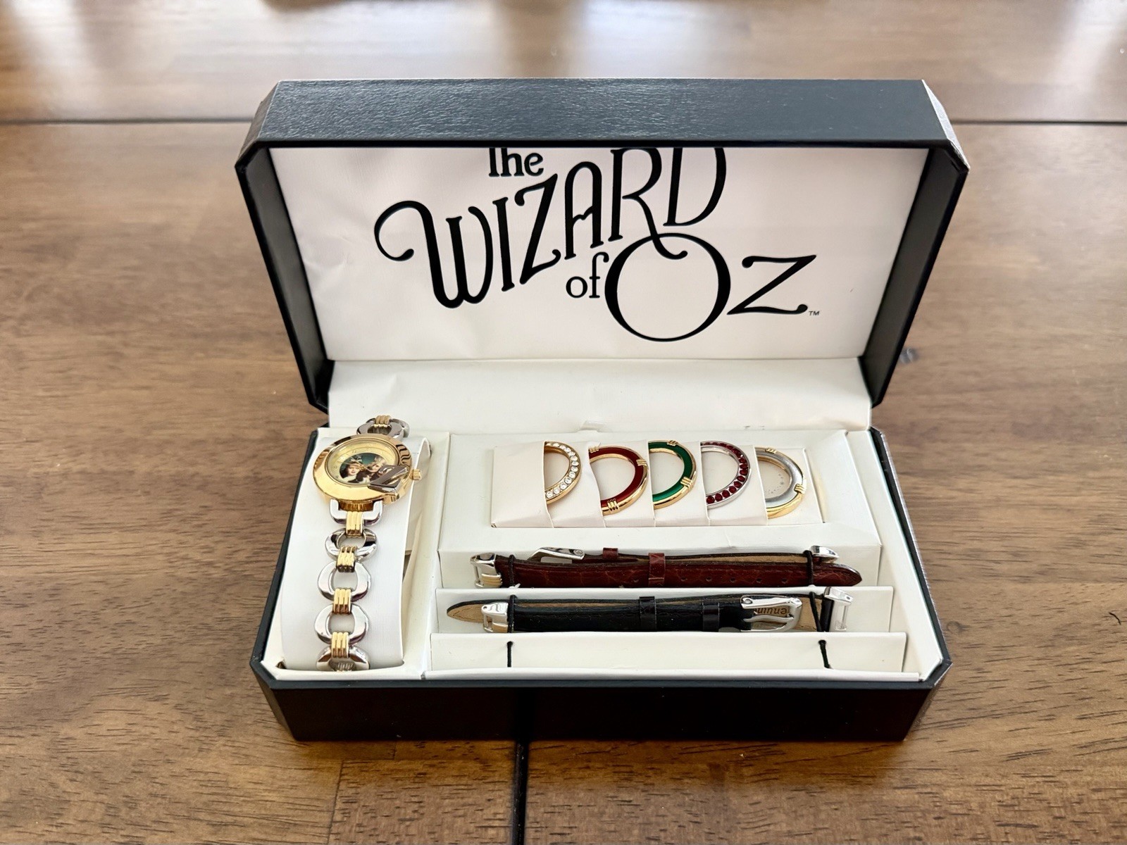 Vintage 1999 Warner Bros Studio Store The Wizard of Oz Wardrobe Watch Set NOS 