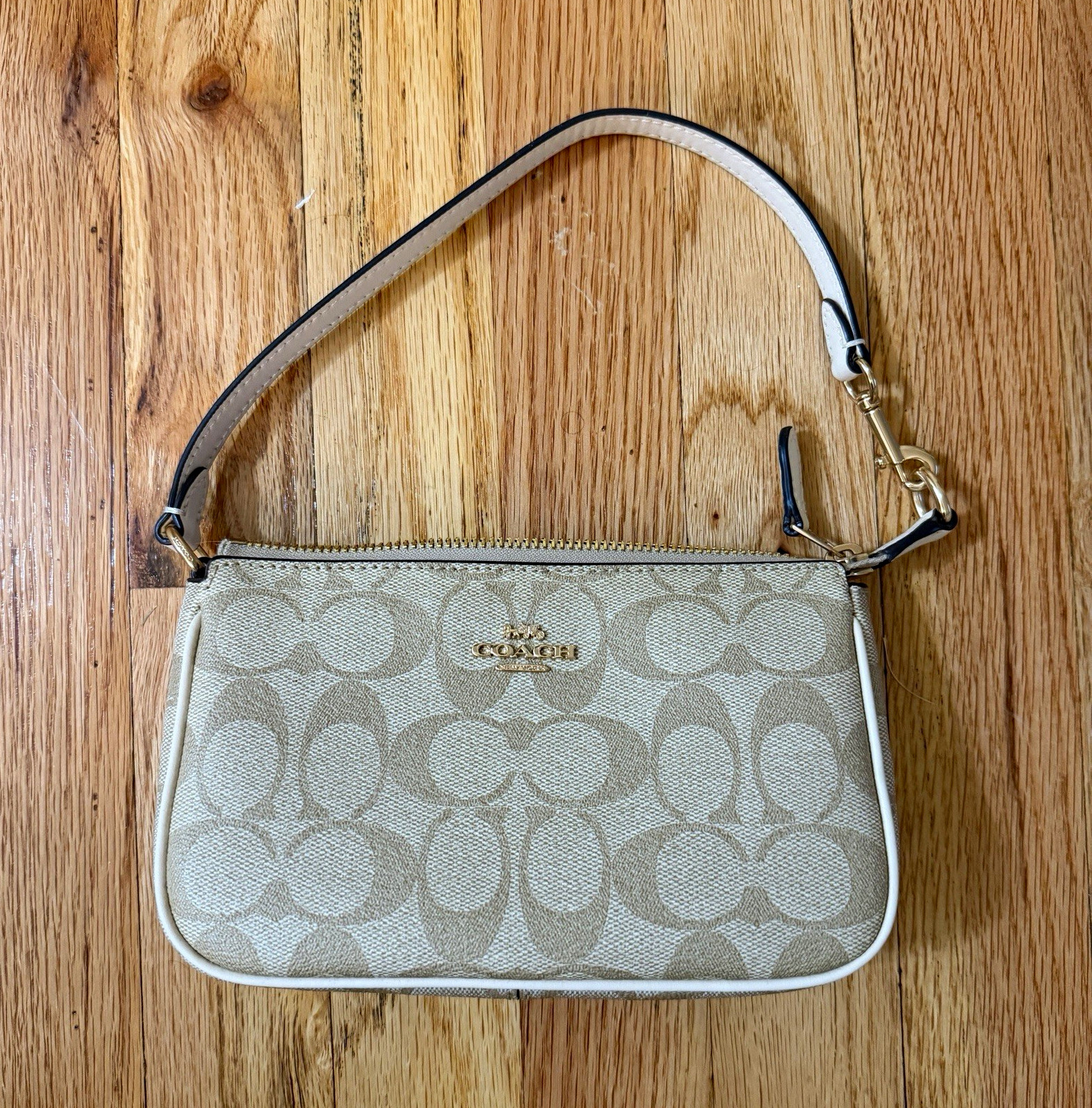 Coach Nolita 19 in Signature Canvas (shoulder bag) Coach Nolita 19 in Signature Canvas (shoulder bag)