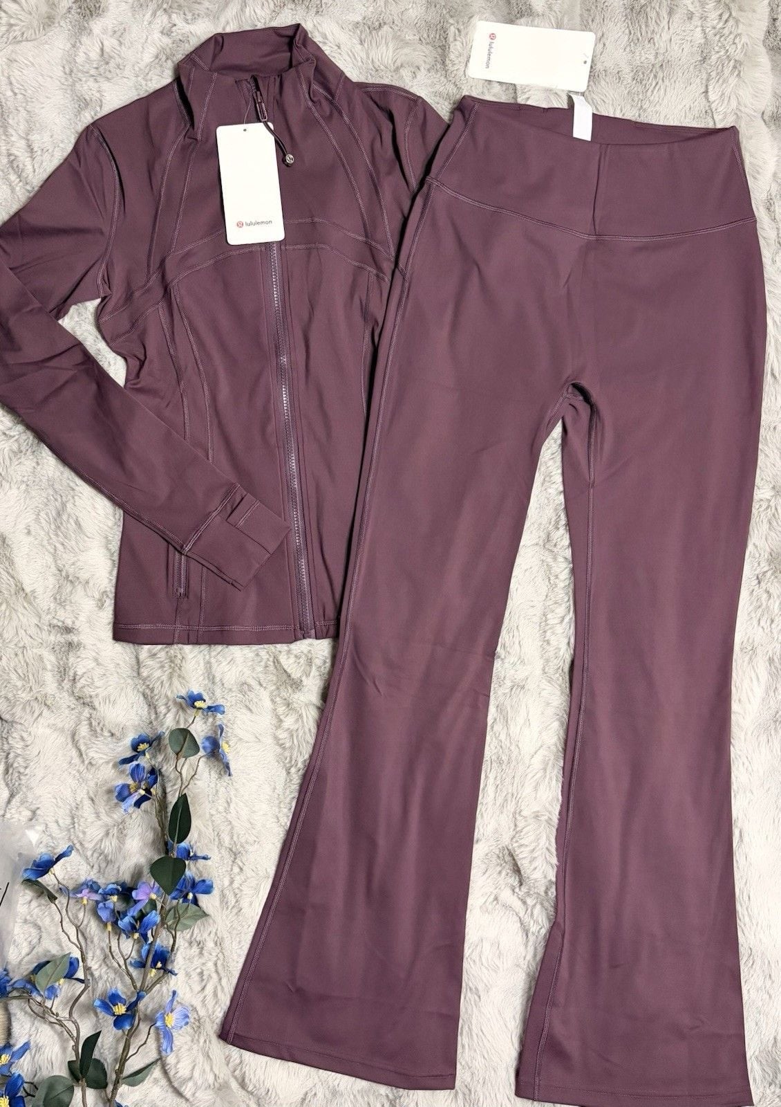 lululemon athletica Women\'s Plum Flare Leggings & Zip Jacket Set Size 10 (L) lululemon athletica Women\'s Plum Flare Leggings & Zip Jacket Set Size 10 (L)