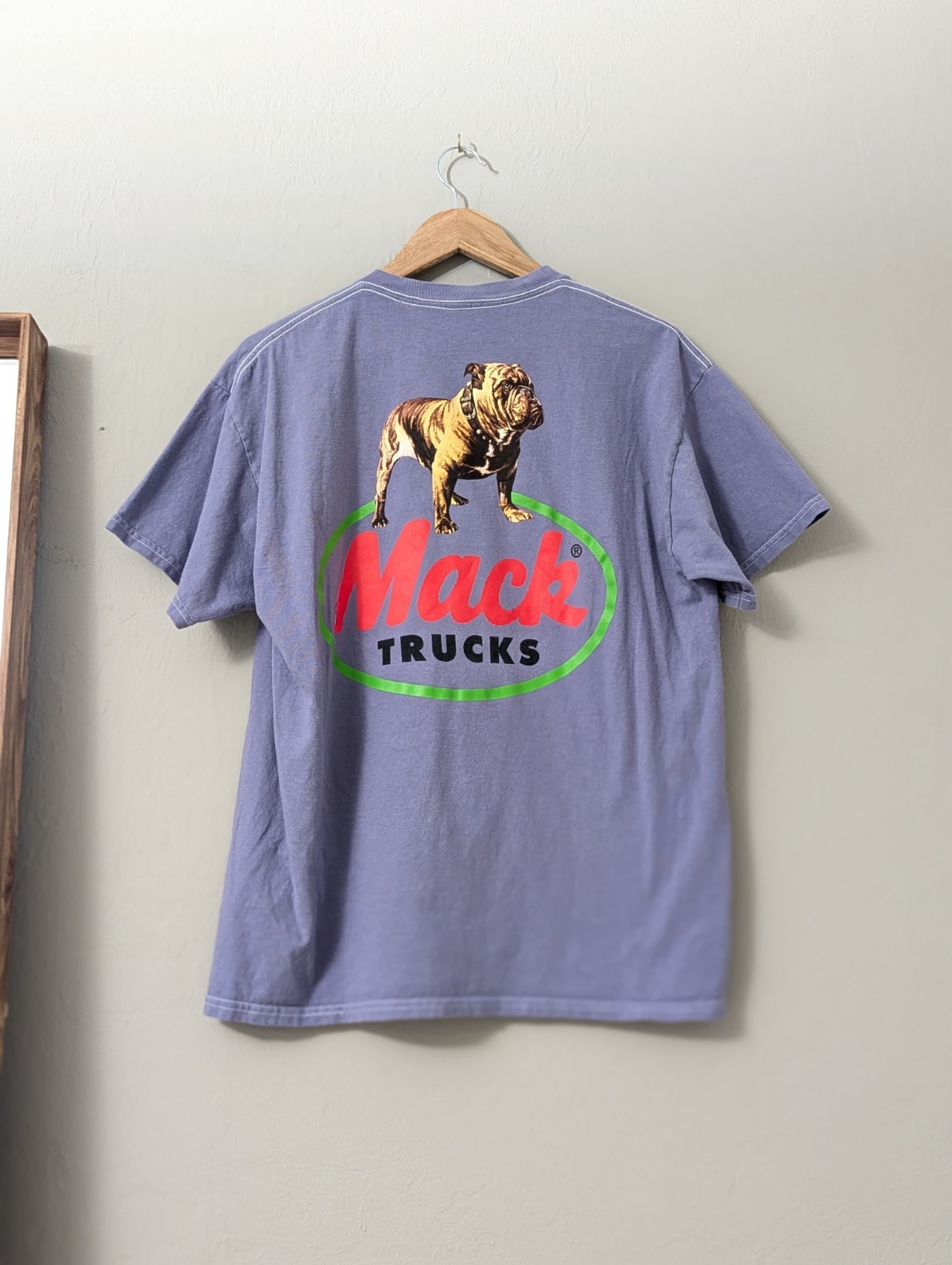 Mack Truck Vintage Purple T Shirt Men\'s/Women\'s Size M Bulldog Trucker Mack Truck Vintage Purple T Shirt Men\'s/Women\'s Size M Bulldog Trucker