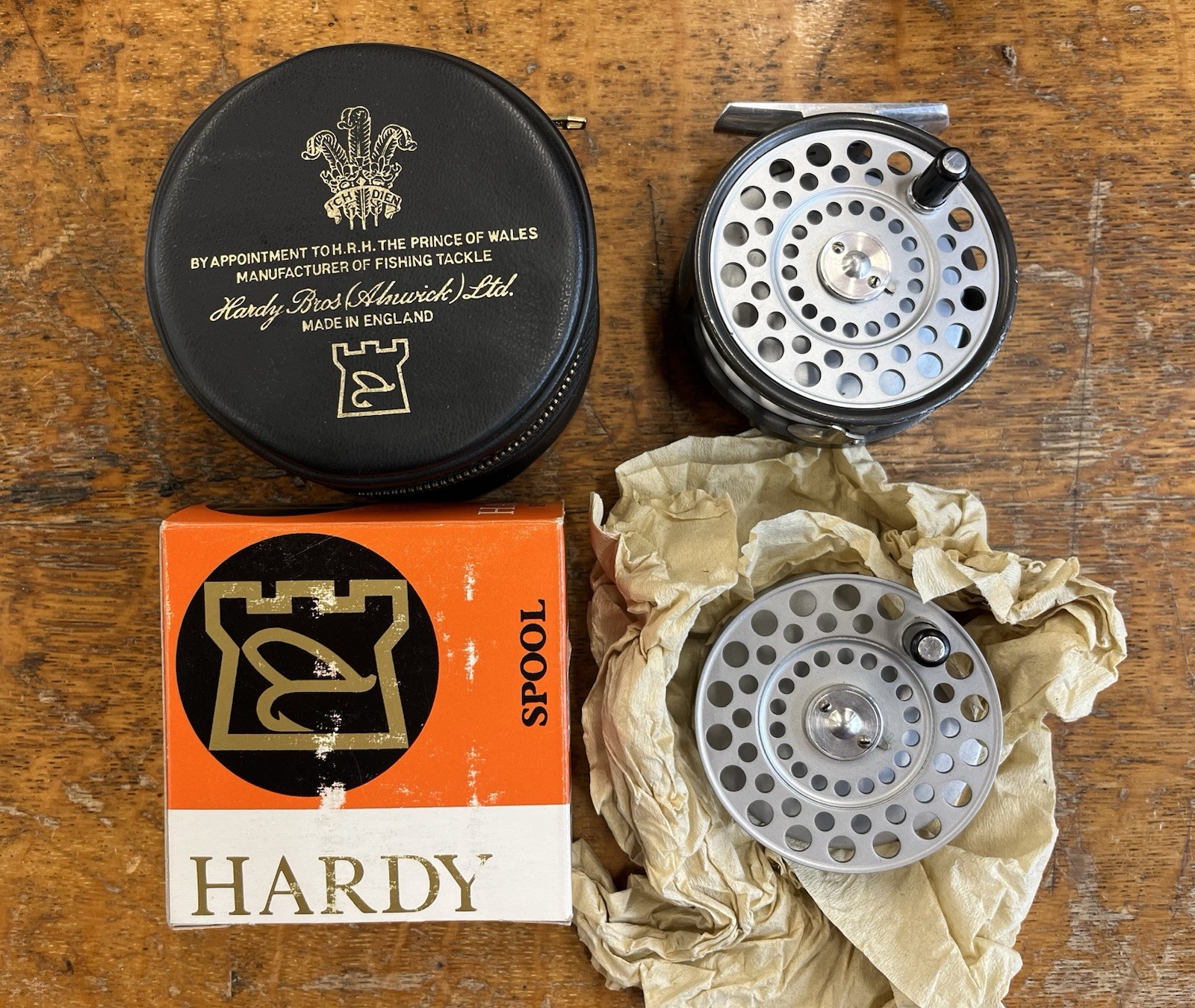 Hardy LRH Lightweight, 3 3/16 Fly Reel, With Pouch, And NOS Extra Spool Hardy LRH Lightweight, 3 3/16 Fly Reel, With Pouch, And NOS Extra Spool
