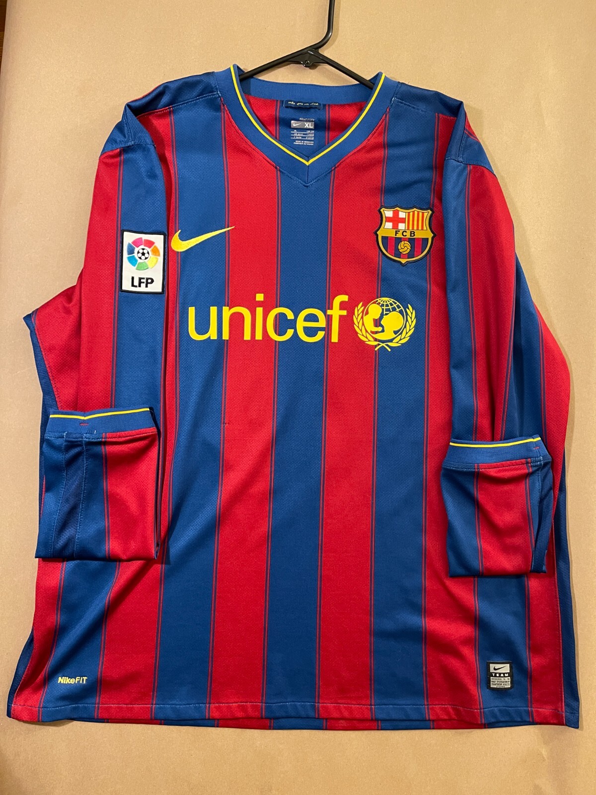 F.C. Barcelona 2009/2010 Ibrahimović Home Long Sleeve Jersey Size Extra Large