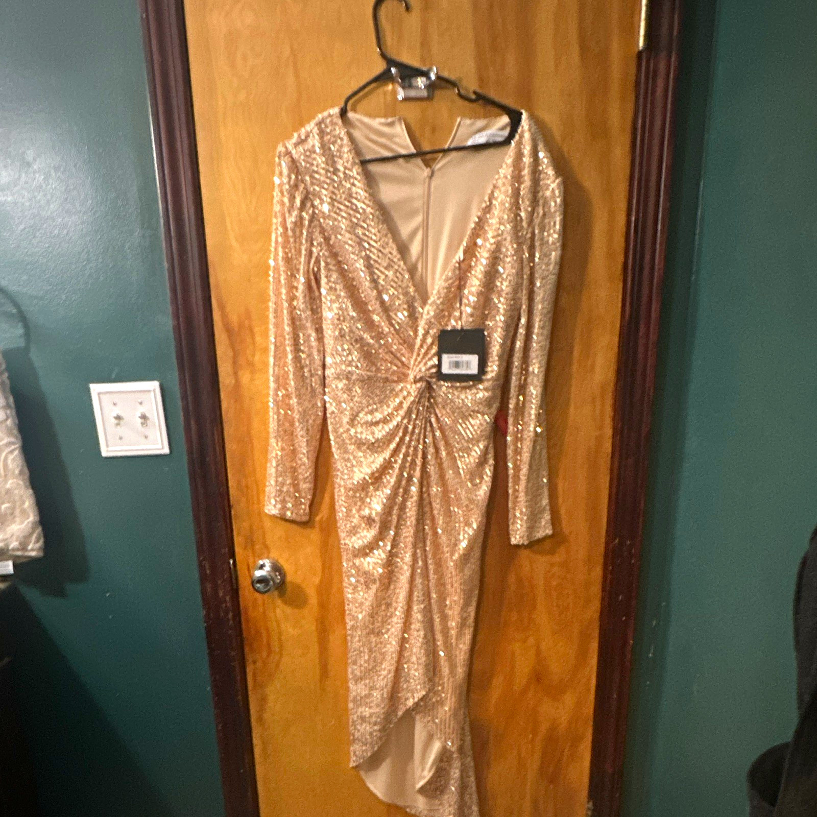 Ieena for Mac Duggal Gold Sequin V-Neck Long Sleeve Midi Sheath Dress Zip 8 Ieena for Mac Duggal Gold Sequin V-Neck Long Sleeve Midi Sheath Dress Zip 8