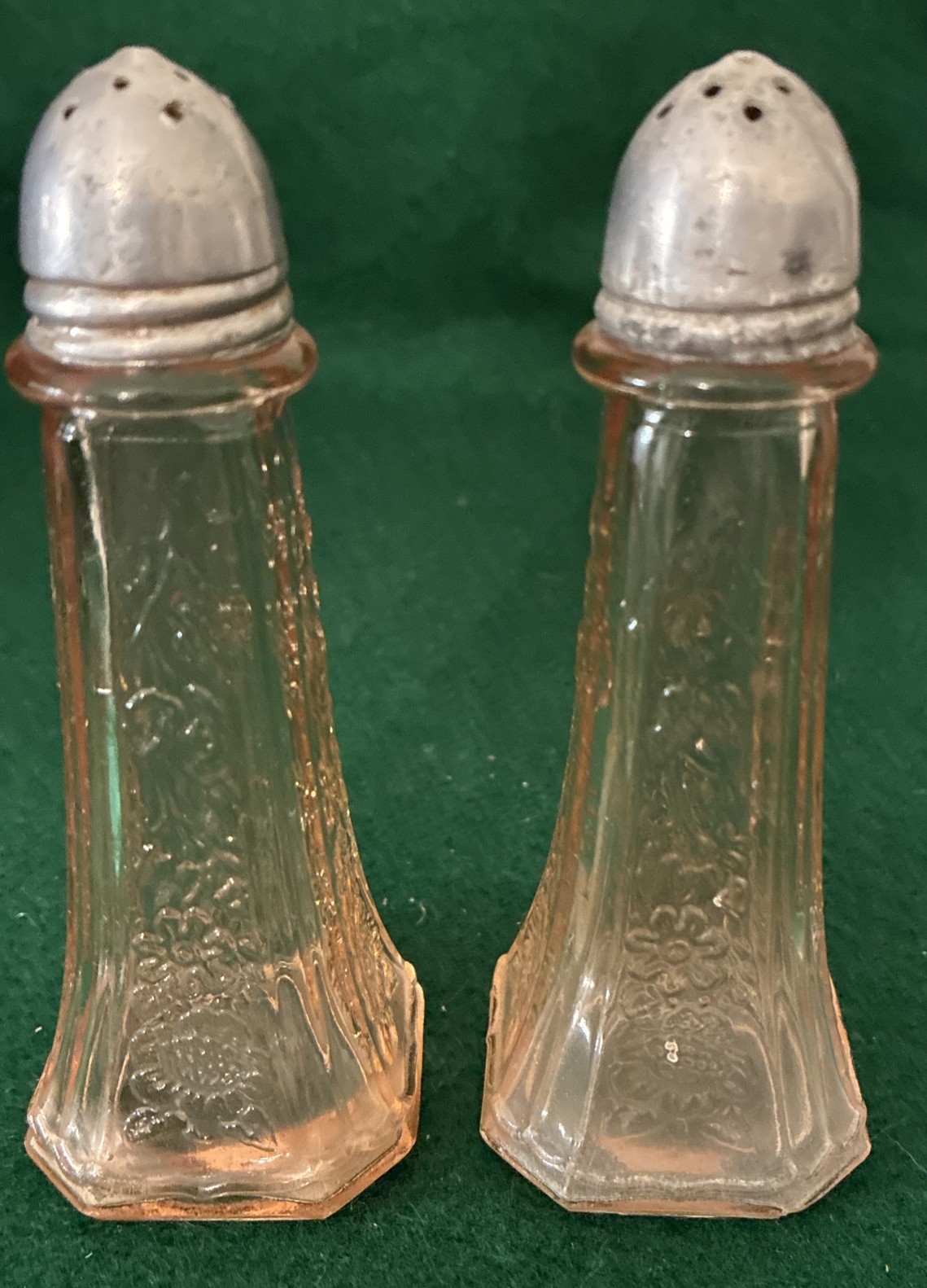 SALT & PEPPER SHAKER Jeannette Glass Cherry Blossom Pink Depression glass SALT & PEPPER SHAKER Jeannette Glass Cherry Blossom Pink Depression glass