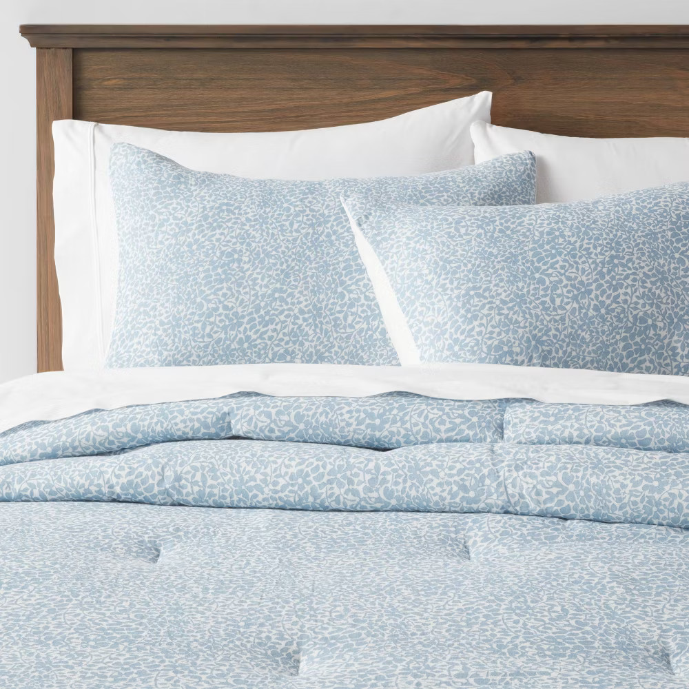 Twin/Twin Extra Long Traditional Floral Printed Cotton Comforter & Sham Set Blue