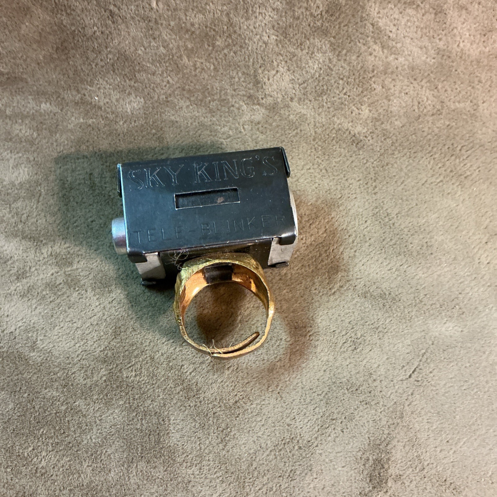 Antique sky Kings Tele blinker magnifying secret agent ring telescope design