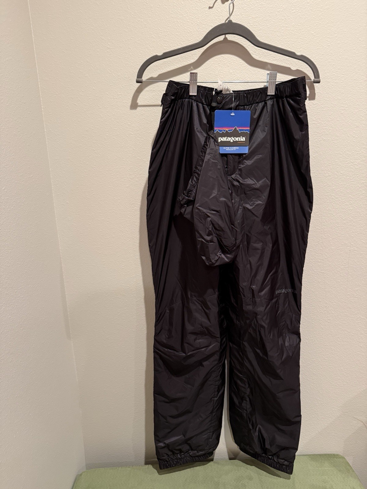 NOS Patagonia DAS Pants Primaloft Full Leg Zip Size Small Black 84160 New Climb NOS Patagonia DAS Pants Primaloft Full Leg Zip Size Small Black 84160 New Climb