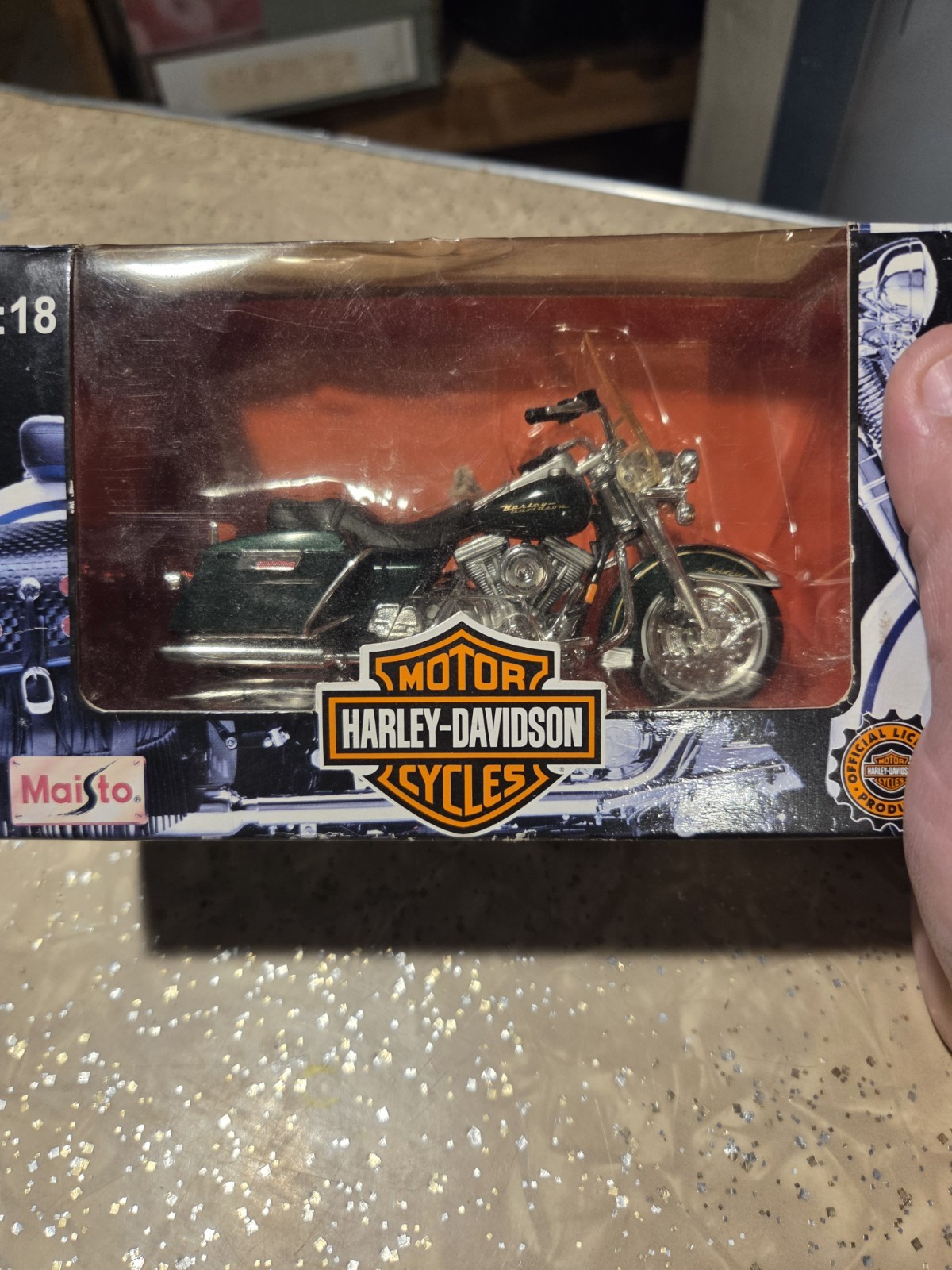 1998 Maisto Harley Davidson FLHR Road King Black 1:18 Scale 1998 Maisto Harley Davidson FLHR Road King Black 1:18 Scale