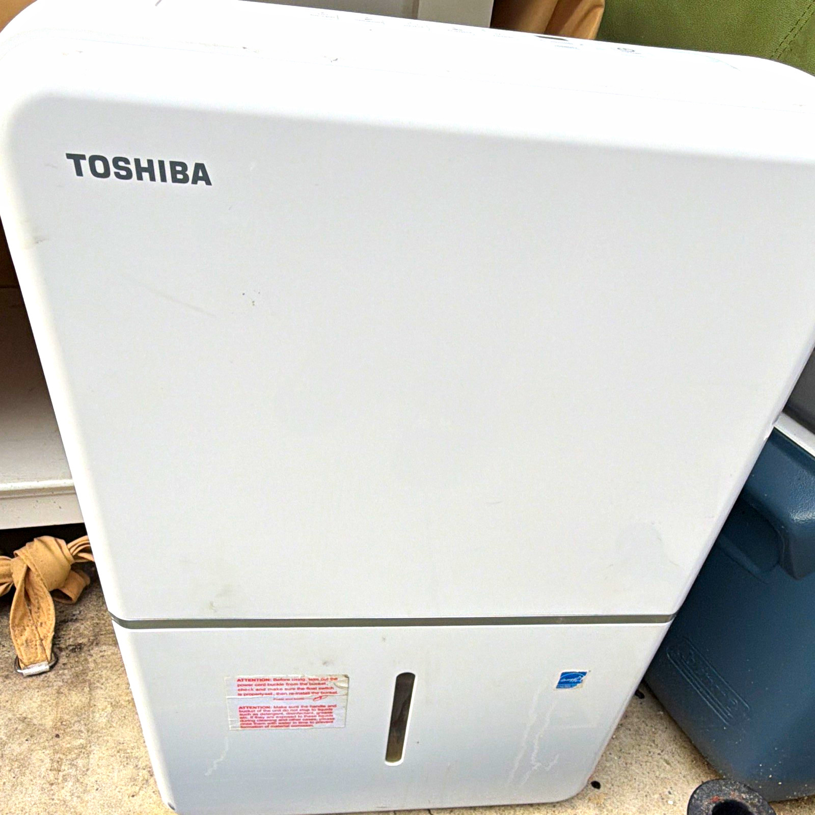 Toshiba 50-Pt Dehumidifier 4500 sq ft Wi-Fi Alexa Digital 0.8 Gal Tank Toshiba 50-Pt Dehumidifier 4500 sq ft Wi-Fi Alexa Digital 0.8 Gal Tank