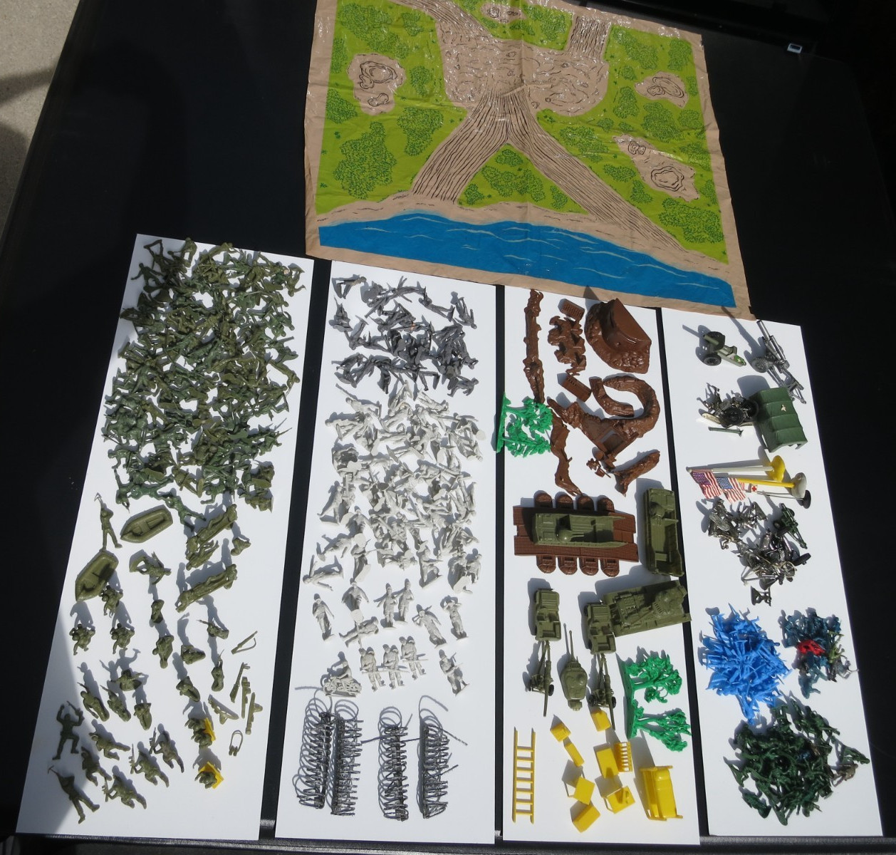 Vintage Lot of 250+ Marx  Army men & accessories + Western & MPC Marx play board