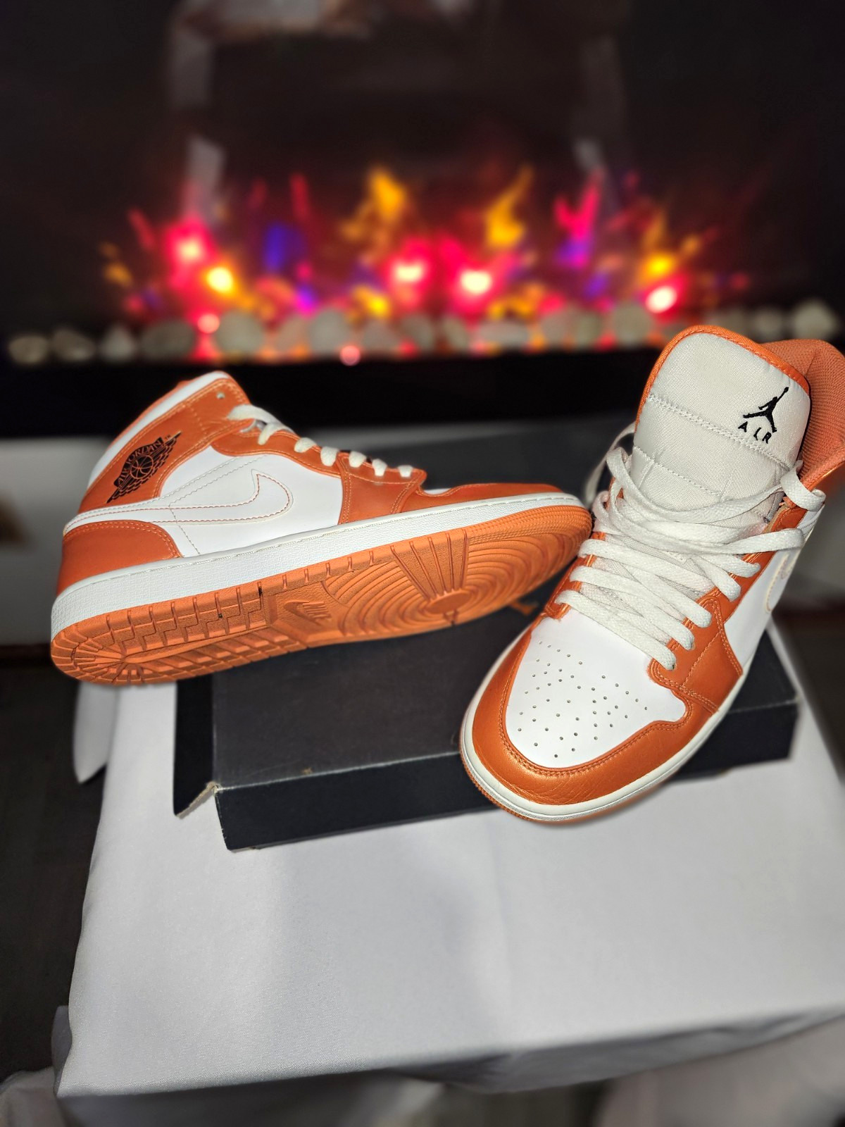 Jordan Air Jordan 1 Mid SE Electro Orange 2021 White/Orange Men’s Sneaker Jordan Air Jordan 1 Mid SE Electro Orange 2021 White/Orange Men’s Sneaker