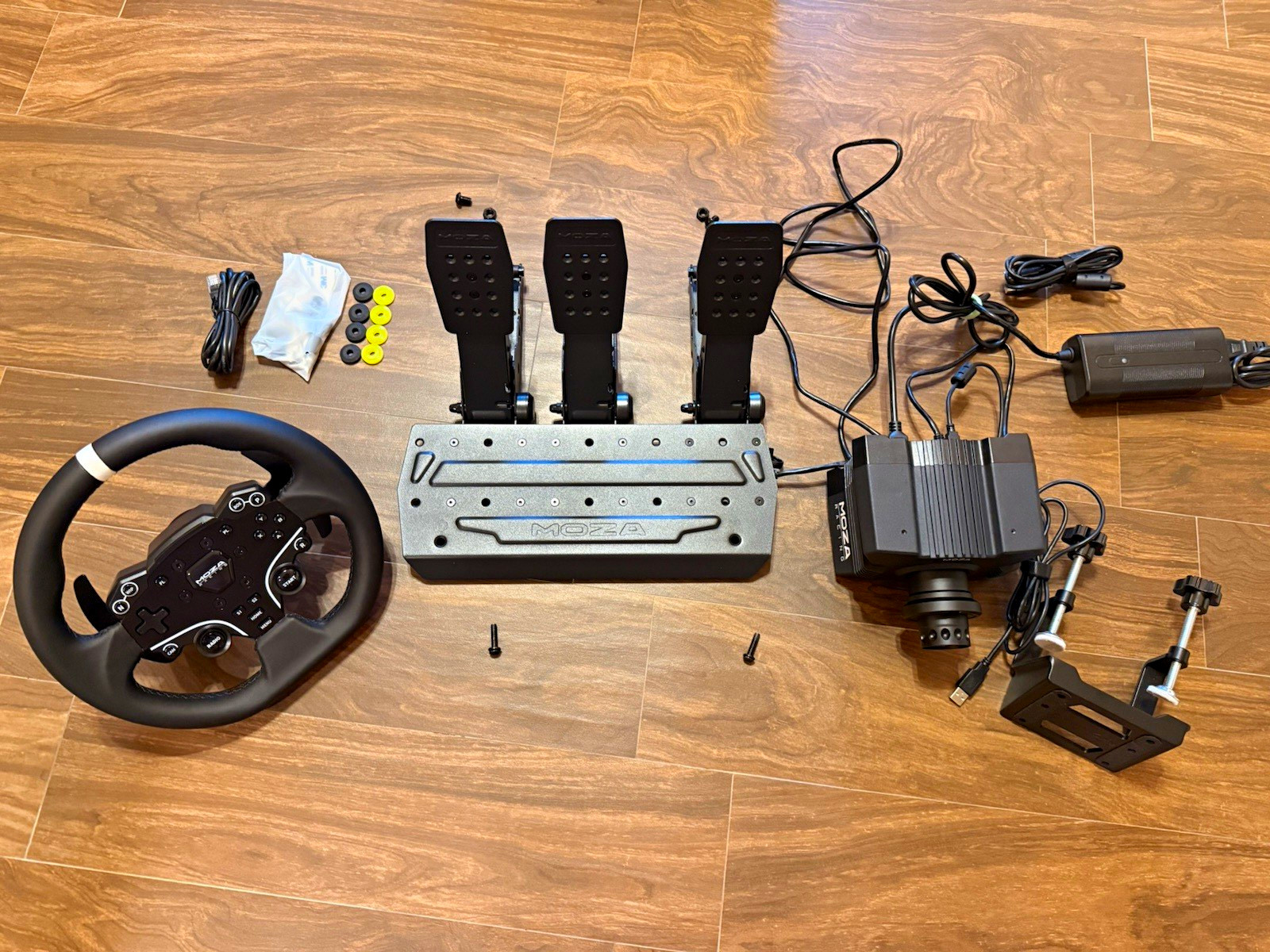 Moza R5 Upgraded Bundle SRP2 Load Cell Pedals with Clutch