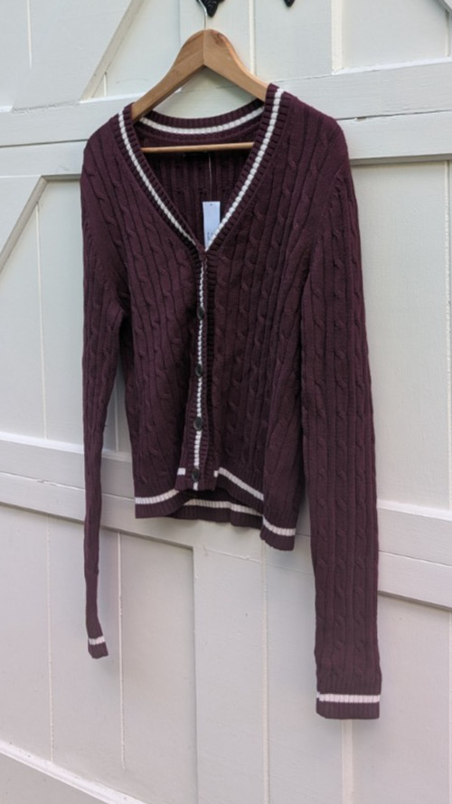 NWT Gap Women\'s Burgundy Cable Knit Varsity V-Neck Cardigan Sweater Small Tall NWT Gap Women\'s Burgundy Cable Knit Varsity V-Neck Cardigan Sweater Small Tall