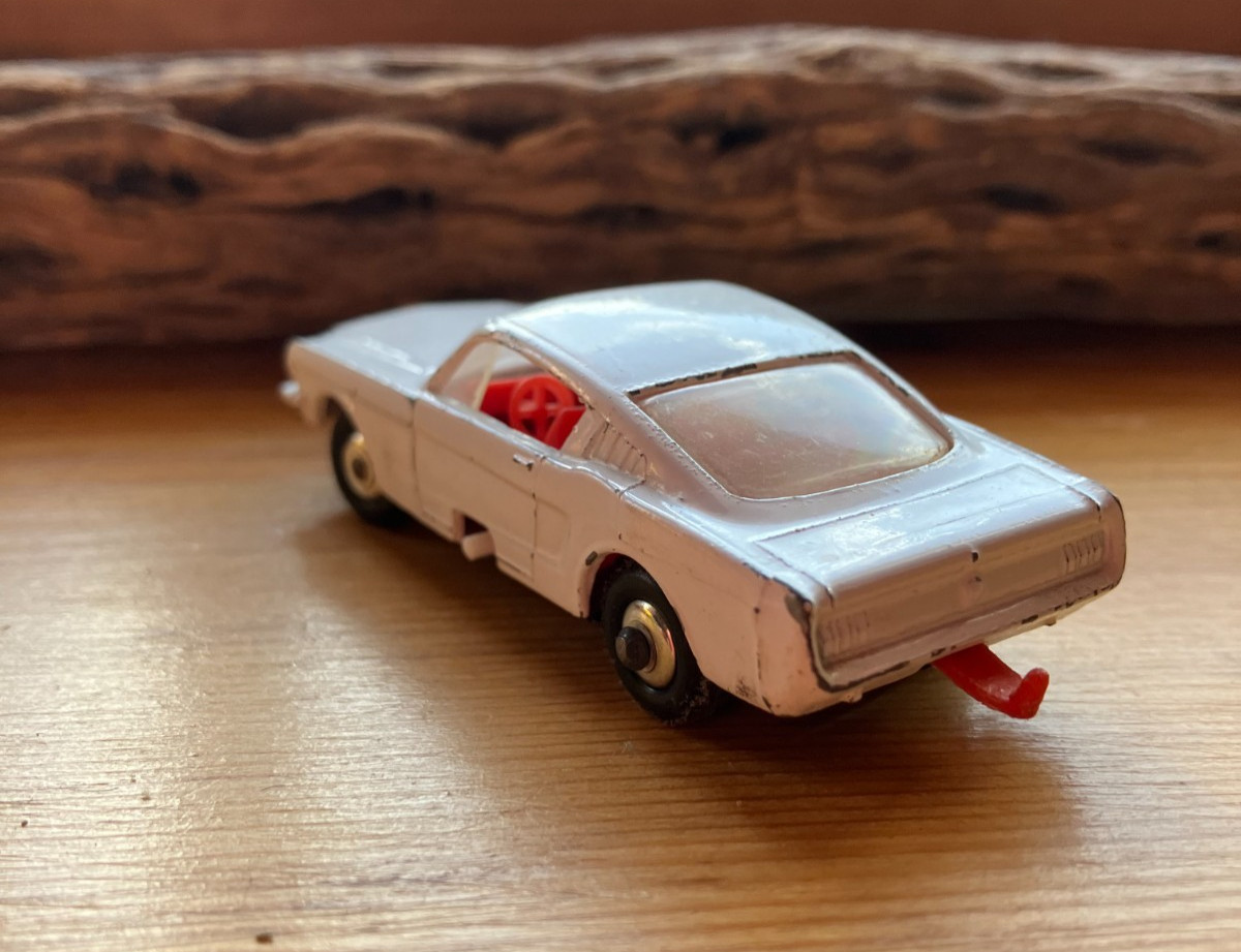 VINTAGE ORIGINAL LESNEY MATCHBOX No.8 FORD MUSTANG GOOD CONDITION