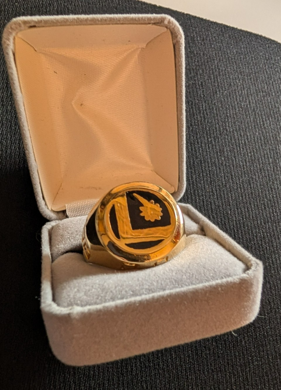 Vintage 1997 DC Direct Legion of Super-Heroes Flight Ring Prop Replica 14K Gold Vintage 1997 DC Direct Legion of Super-Heroes Flight Ring Prop Replica 14K Gold