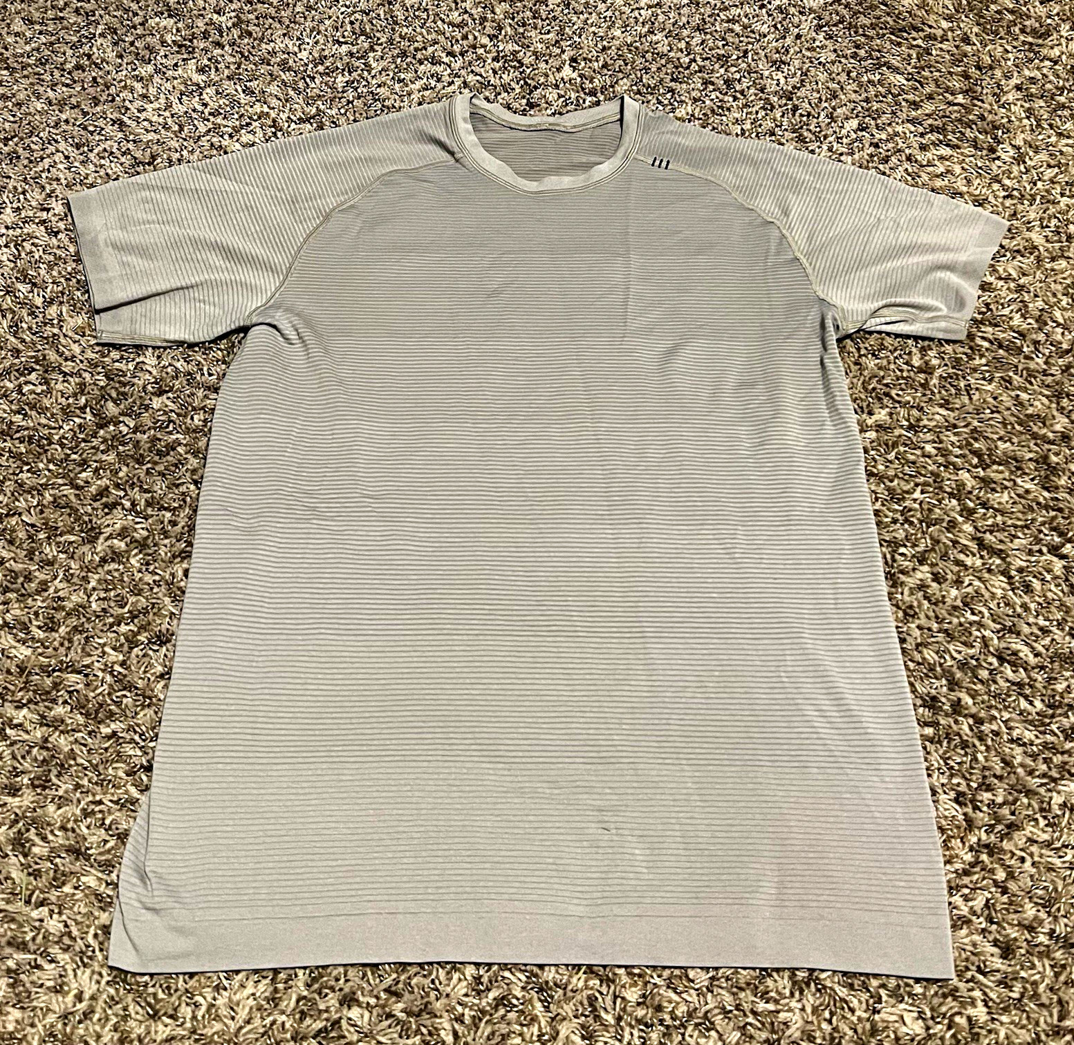 Lululemon Men\'s Gray Polyester Athletic T-Shirt Lululemon Men\'s Gray Polyester Athletic T-Shirt