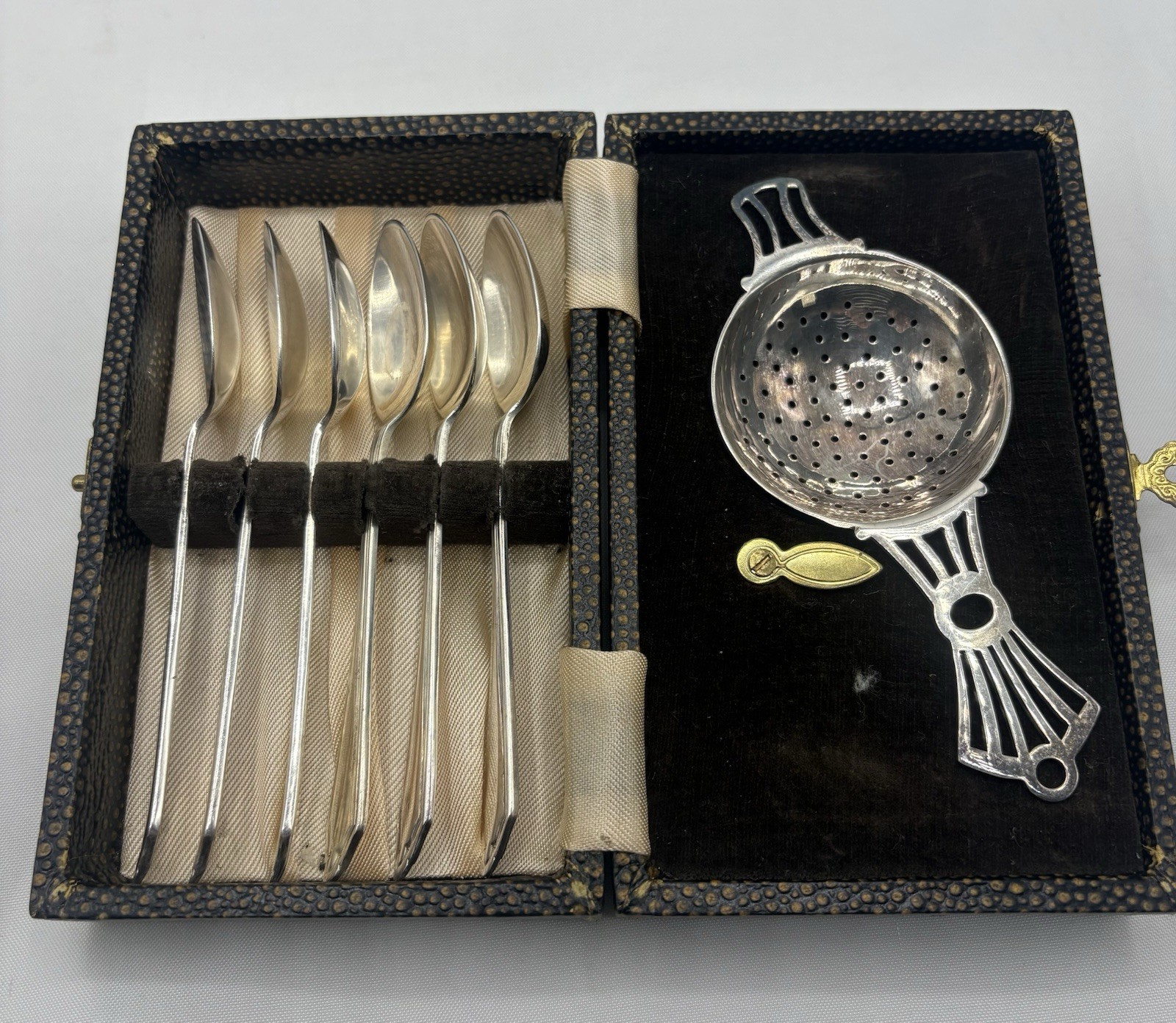 ANTIQUE England 6 Sterling Spoons & Strainer In Presentation Box 1910 ANTIQUE England 6 Sterling Spoons & Strainer In Presentation Box 1910