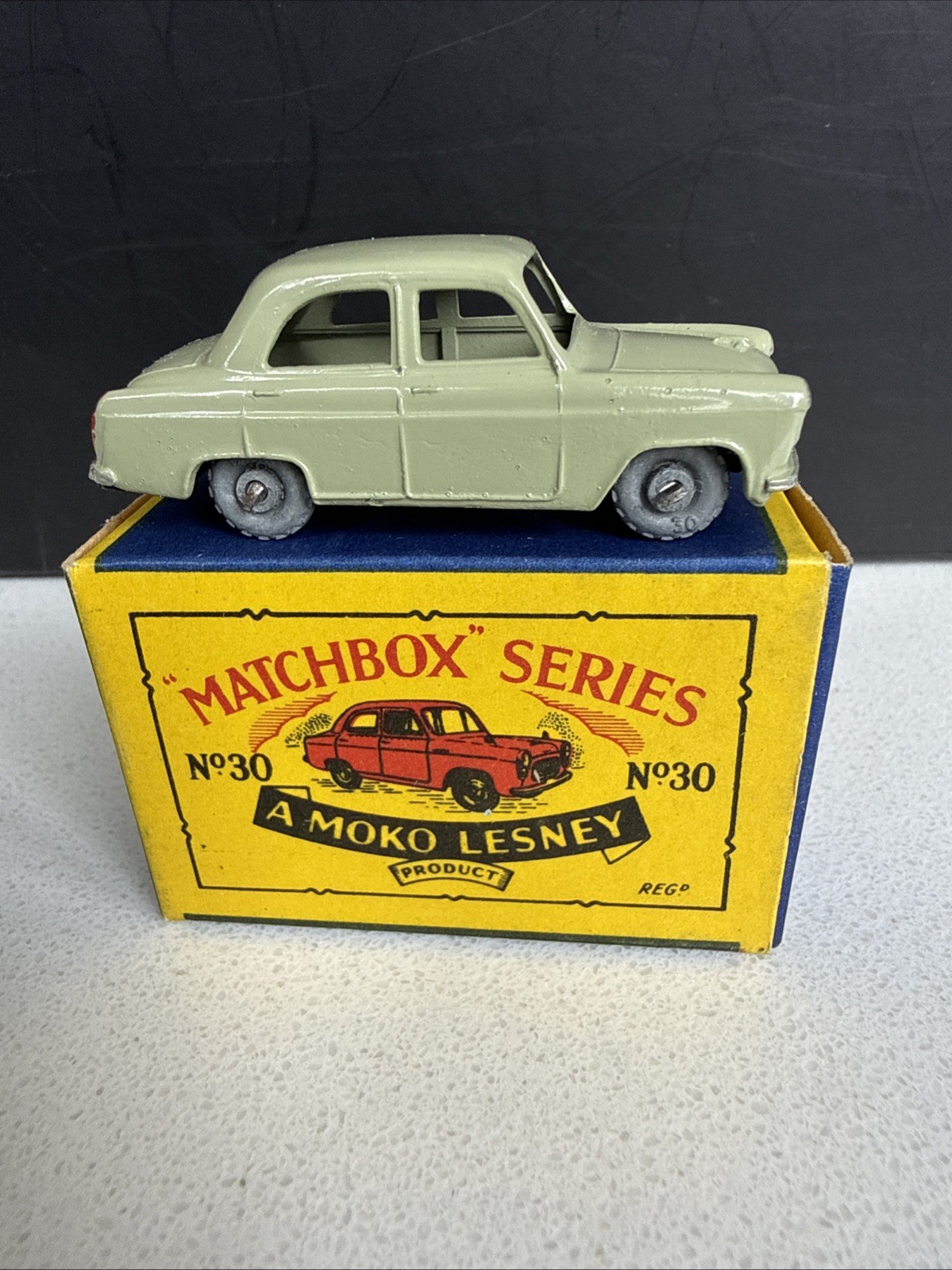 Matchbox 30 FORD ( rare variation ) SUPER CLEAN BOX AND CAR Matchbox 30 FORD ( rare variation ) SUPER CLEAN BOX AND CAR