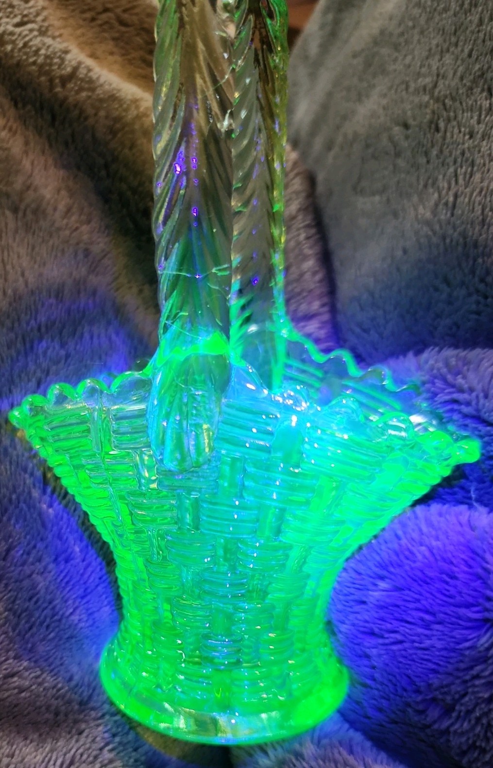 Antique Green Uranium Glass Basketweave basket w/ Handle 6 x 4 x 2.5 in Antique Green Uranium Glass Basketweave basket w/ Handle 6 x 4 x 2.5 in