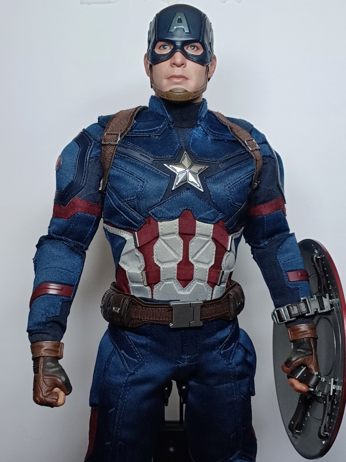 Hot Toys Captain America Civil War Custom 1/6 Figure