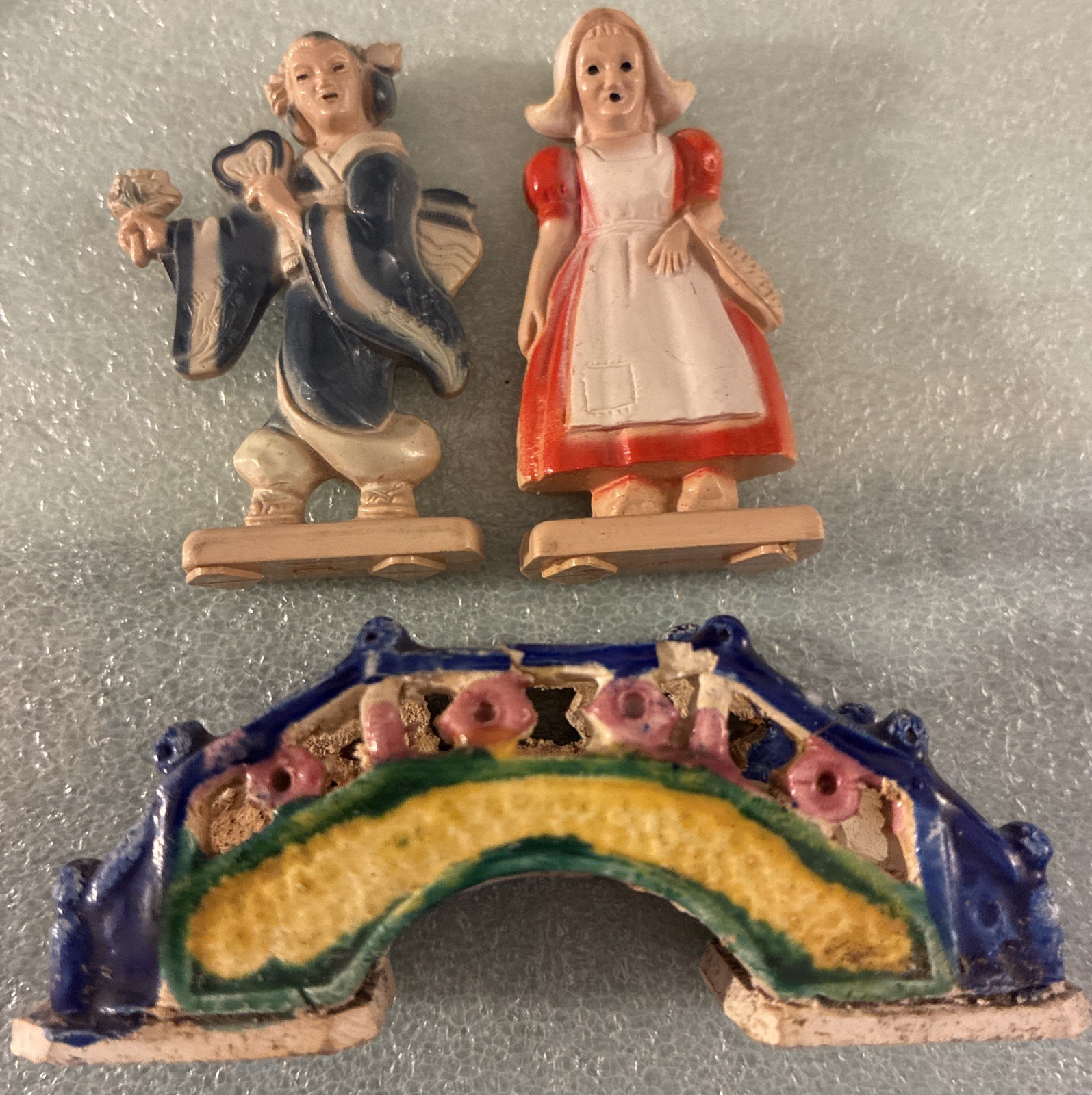 Vintage Mini Figurines Dutch girl,  Bakelite japan, glazed ceramic bridge 2” LOT