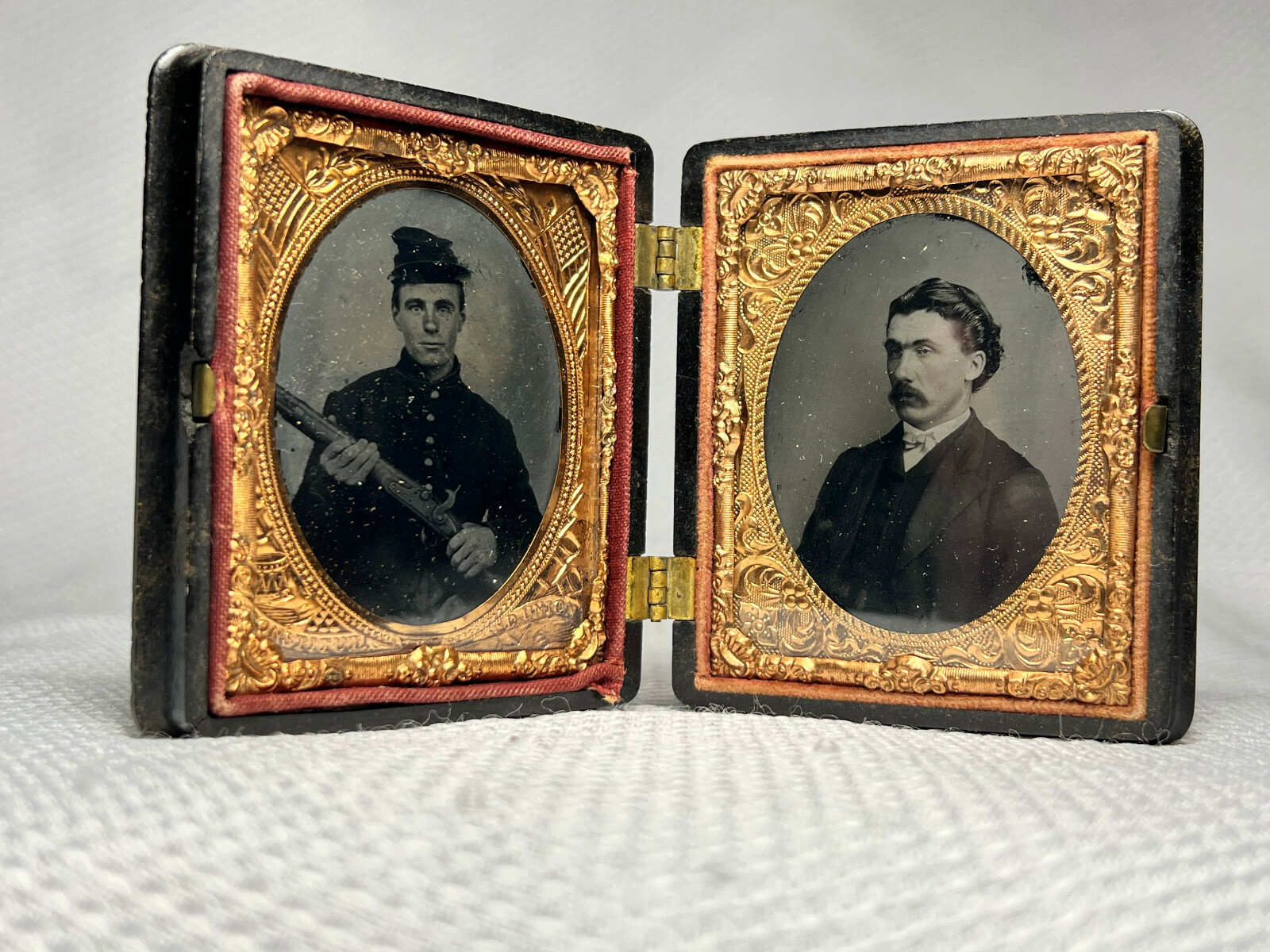 Civil War Ambrotype Union Solider W/Rifle Gutta Percha Union Case Ninth Plate