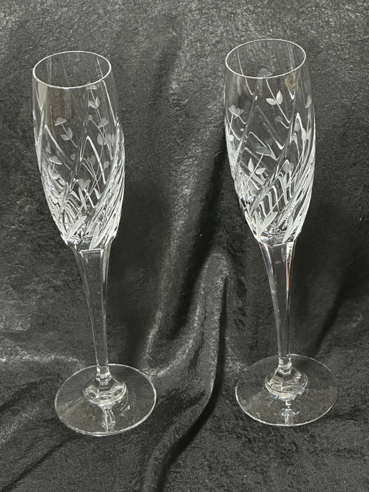 2 Mikasa Crystal Champagne Flutes Glasses in the English Garden pattern 2 Mikasa Crystal Champagne Flutes Glasses in the English Garden pattern