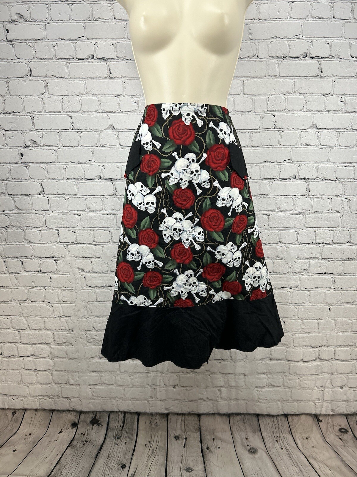 NWT C-Unique Black Red Skull Rose Back Zip Unlined Midi Skirt Goth Retro Size 20