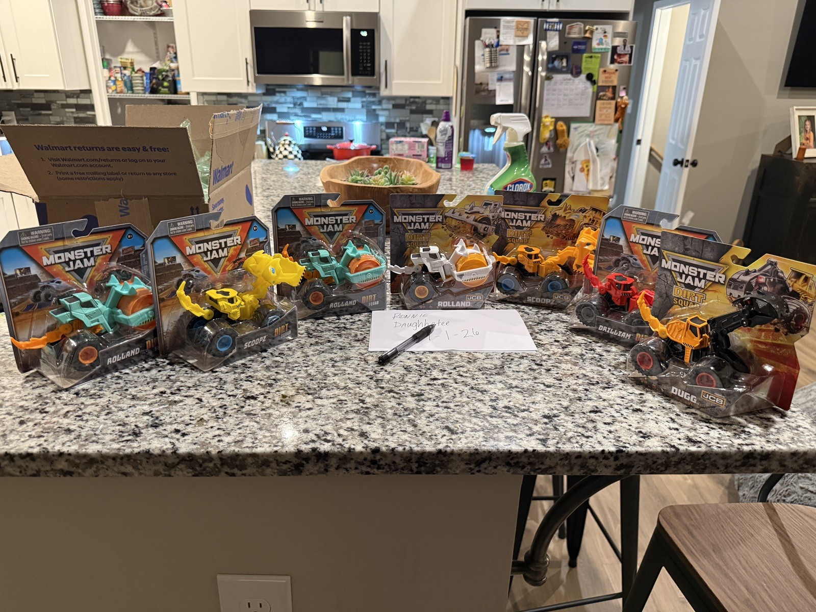 Spin master Monster Jam DIRT SQUAD 7 pieces, see description Spin master Monster Jam DIRT SQUAD 7 pieces, see description