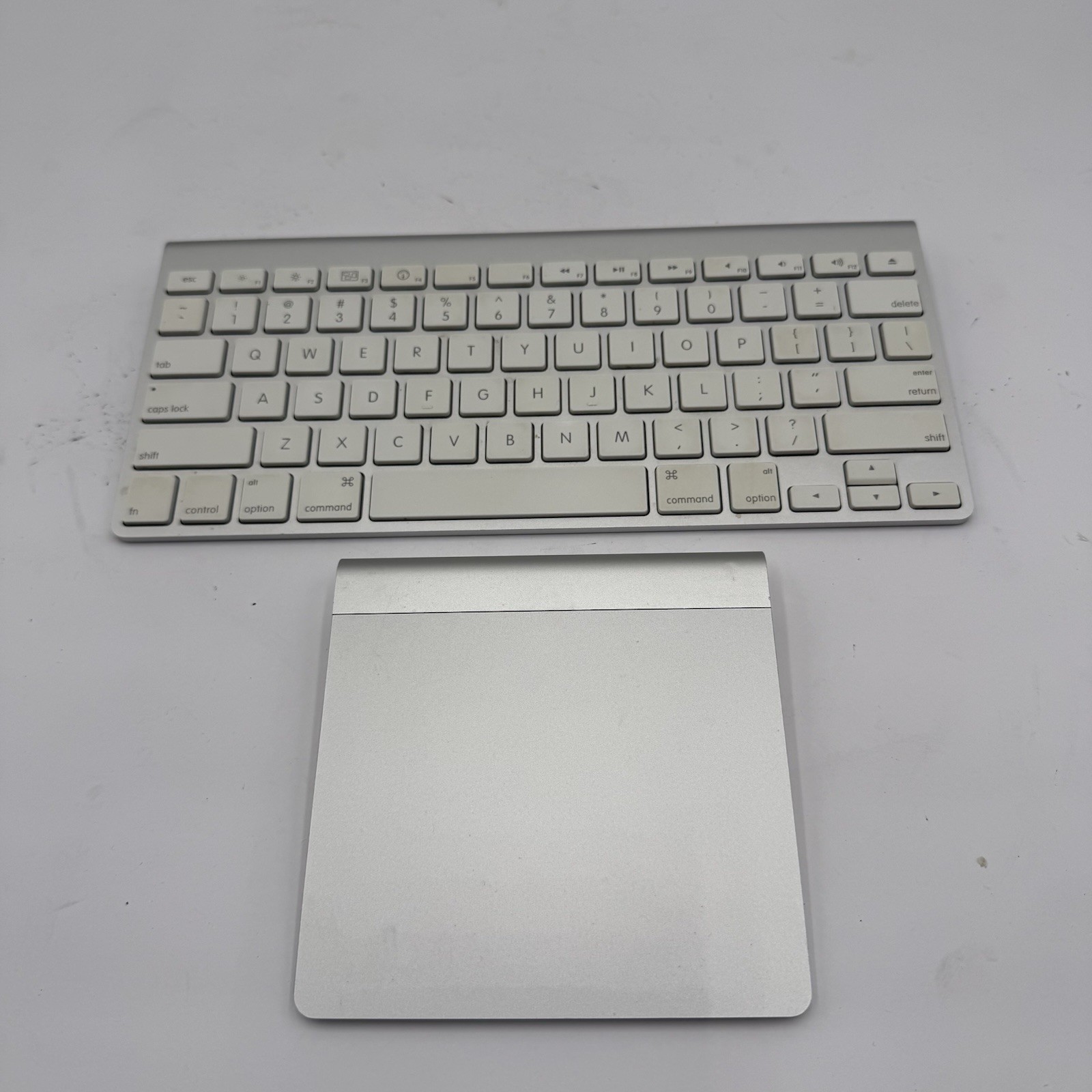 E4 Apple Wireless Keyboard A1255 + Magic Trackpad A1339 Bluetooth Bundle E4 Apple Wireless Keyboard A1255 + Magic Trackpad A1339 Bluetooth Bundle