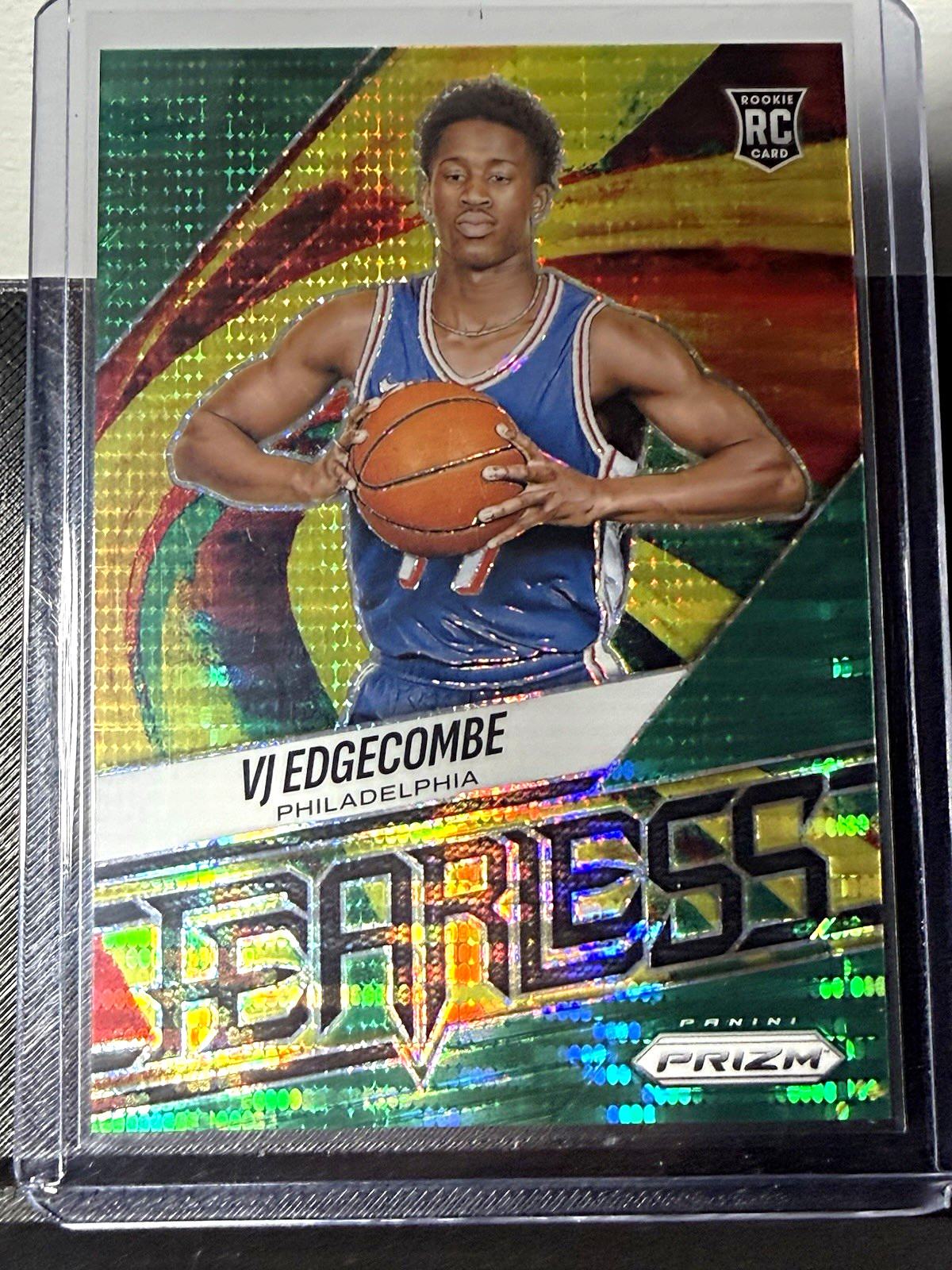 VJ Edgecombe - 2025-26 Panini Prizm Fearless - Green Pulsar #1/25 BOOKEND VJ Edgecombe - 2025-26 Panini Prizm Fearless - Green Pulsar #1/25 BOOKEND