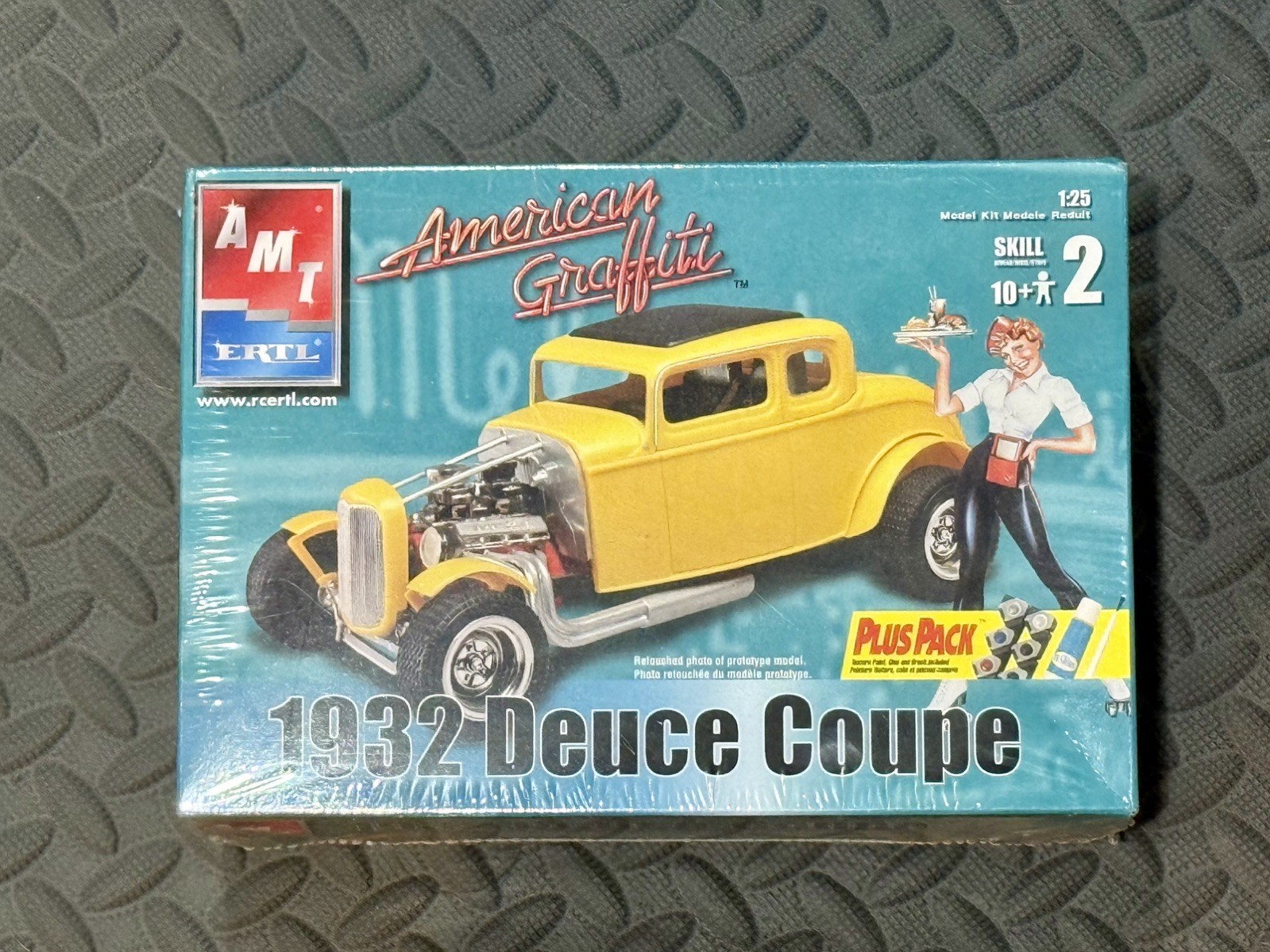 AMT Ertl 1/25 scale 1932 Ford Deuce Coupe \